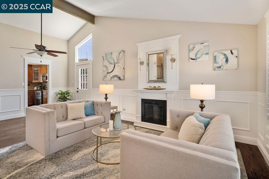 Detail Gallery Image 4 of 43 For 3988 Alta Vista Cir, Pittsburg,  CA 94565 - 4 Beds | 2/1 Baths