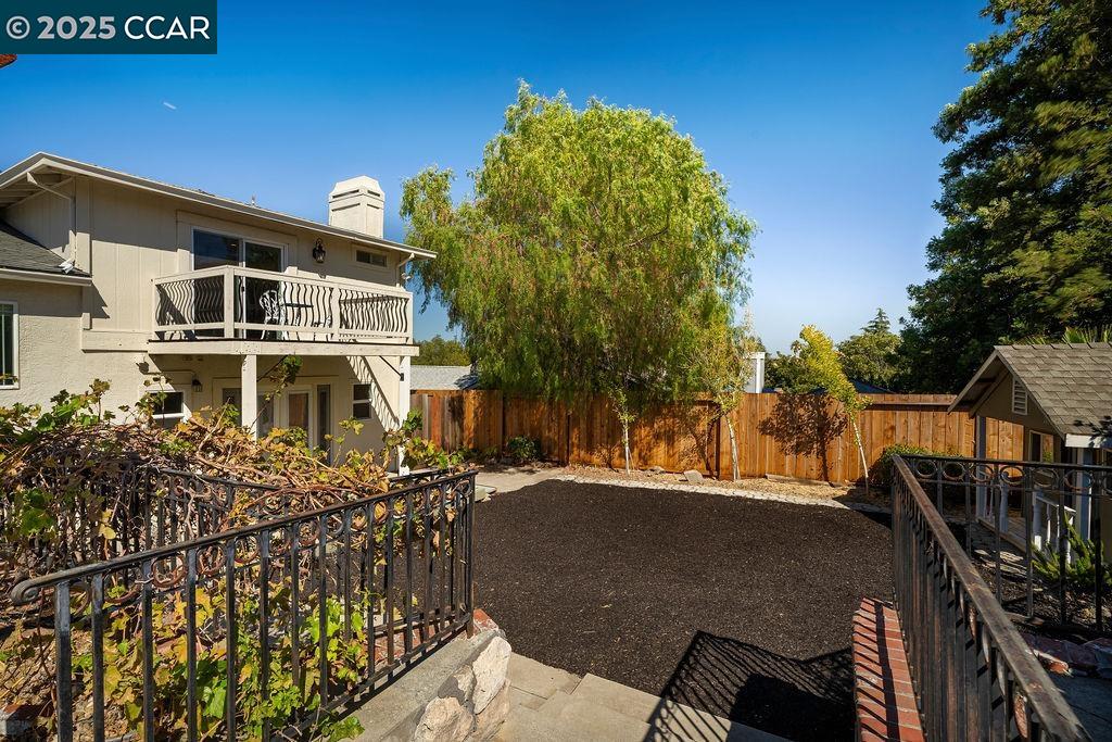 Detail Gallery Image 33 of 43 For 3988 Alta Vista Cir, Pittsburg,  CA 94565 - 4 Beds | 2/1 Baths