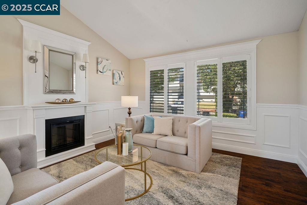 Detail Gallery Image 5 of 43 For 3988 Alta Vista Cir, Pittsburg,  CA 94565 - 4 Beds | 2/1 Baths
