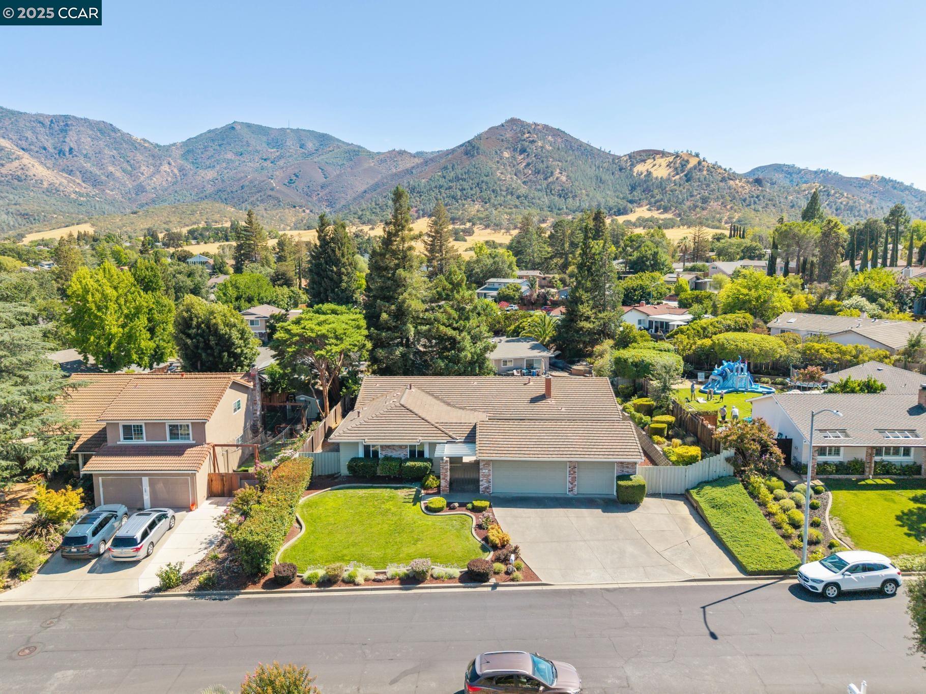 Detail Gallery Image 2 of 60 For 30 Mt. Mckinley Ct., Clayton,  CA 94517-1508 - 4 Beds | 3 Baths