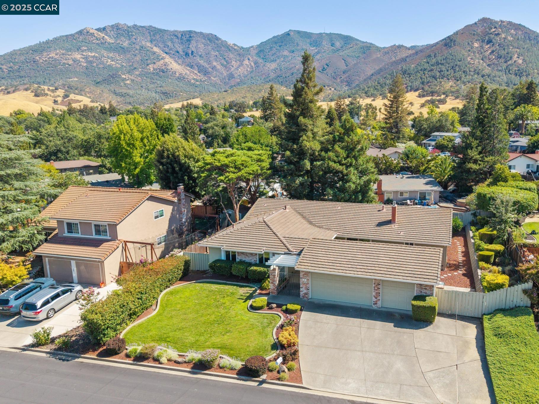 Detail Gallery Image 3 of 60 For 30 Mt. Mckinley Ct., Clayton,  CA 94517-1508 - 4 Beds | 3 Baths