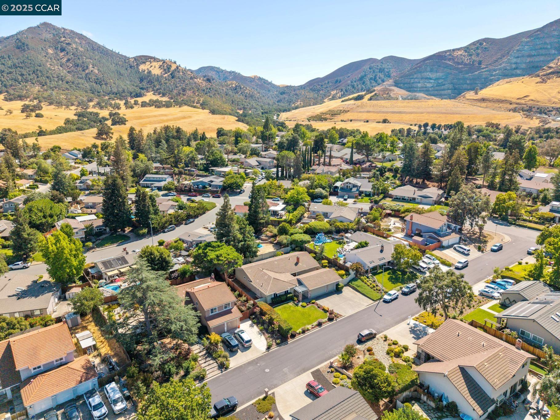 Detail Gallery Image 5 of 60 For 30 Mt. Mckinley Ct., Clayton,  CA 94517-1508 - 4 Beds | 3 Baths
