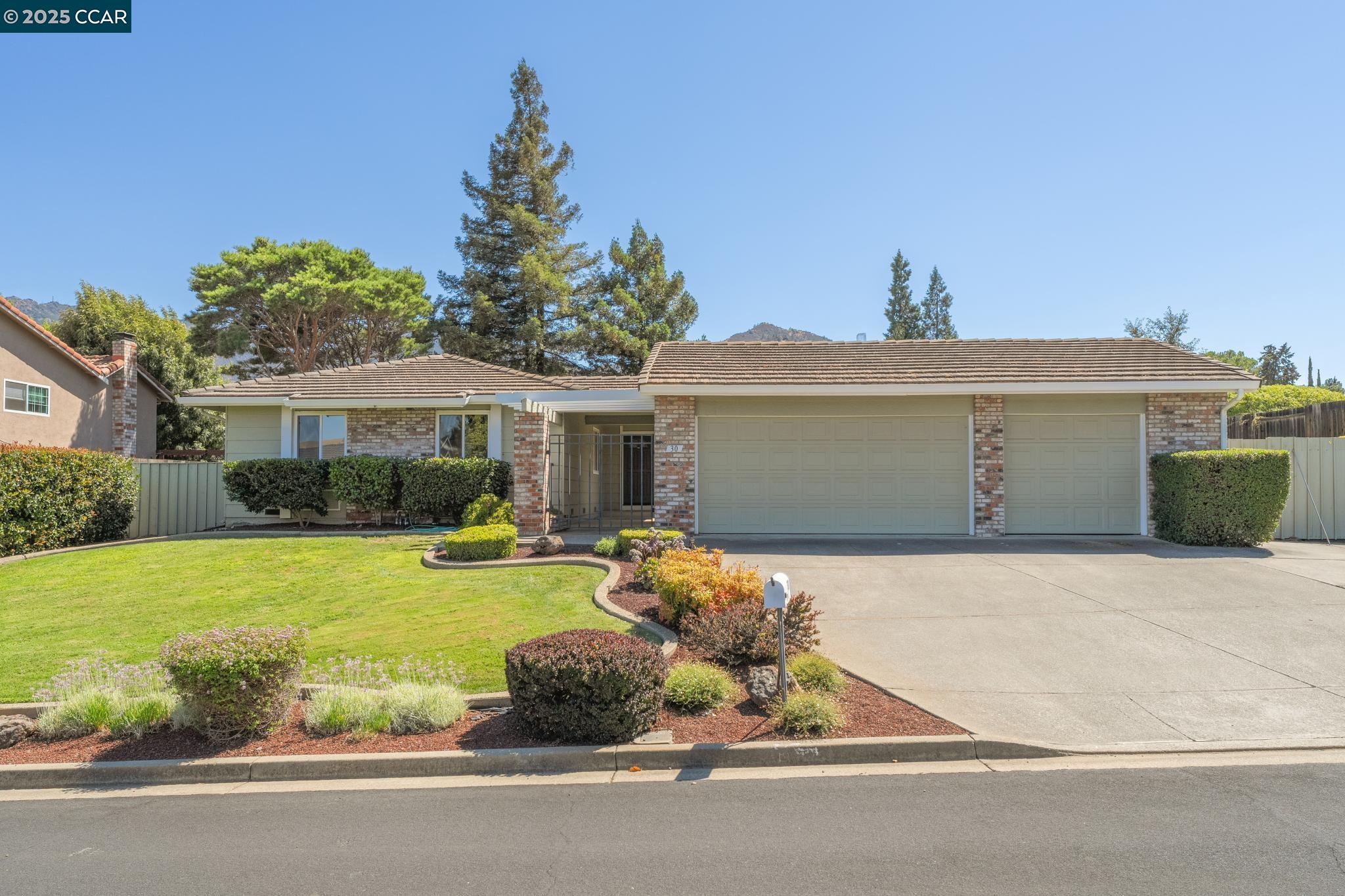Detail Gallery Image 8 of 60 For 30 Mt. Mckinley Ct., Clayton,  CA 94517-1508 - 4 Beds | 3 Baths
