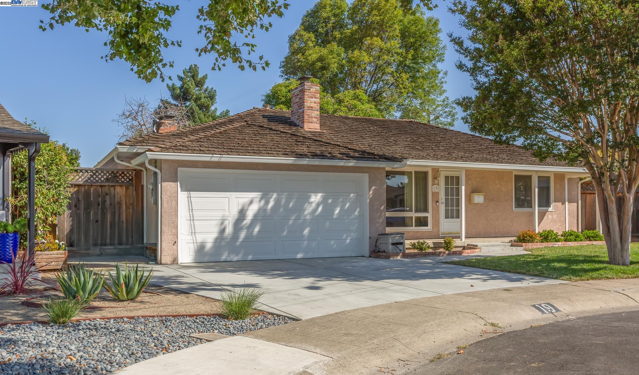 Detail Gallery Image 1 of 34 For 19 via Hermosa, San Lorenzo,  CA 94580 - 3 Beds | 1/1 Baths