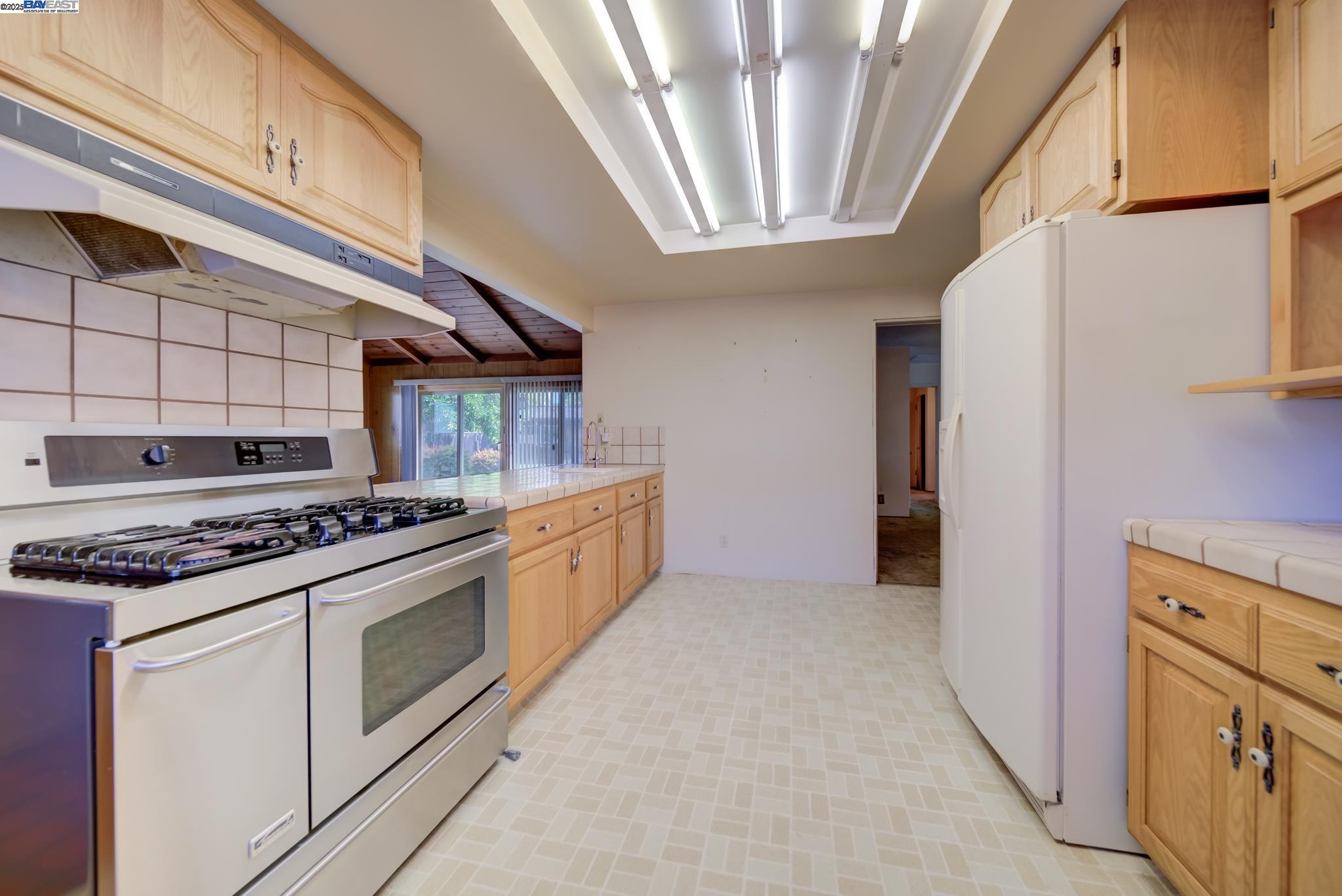 Detail Gallery Image 16 of 34 For 19 via Hermosa, San Lorenzo,  CA 94580 - 3 Beds | 1/1 Baths