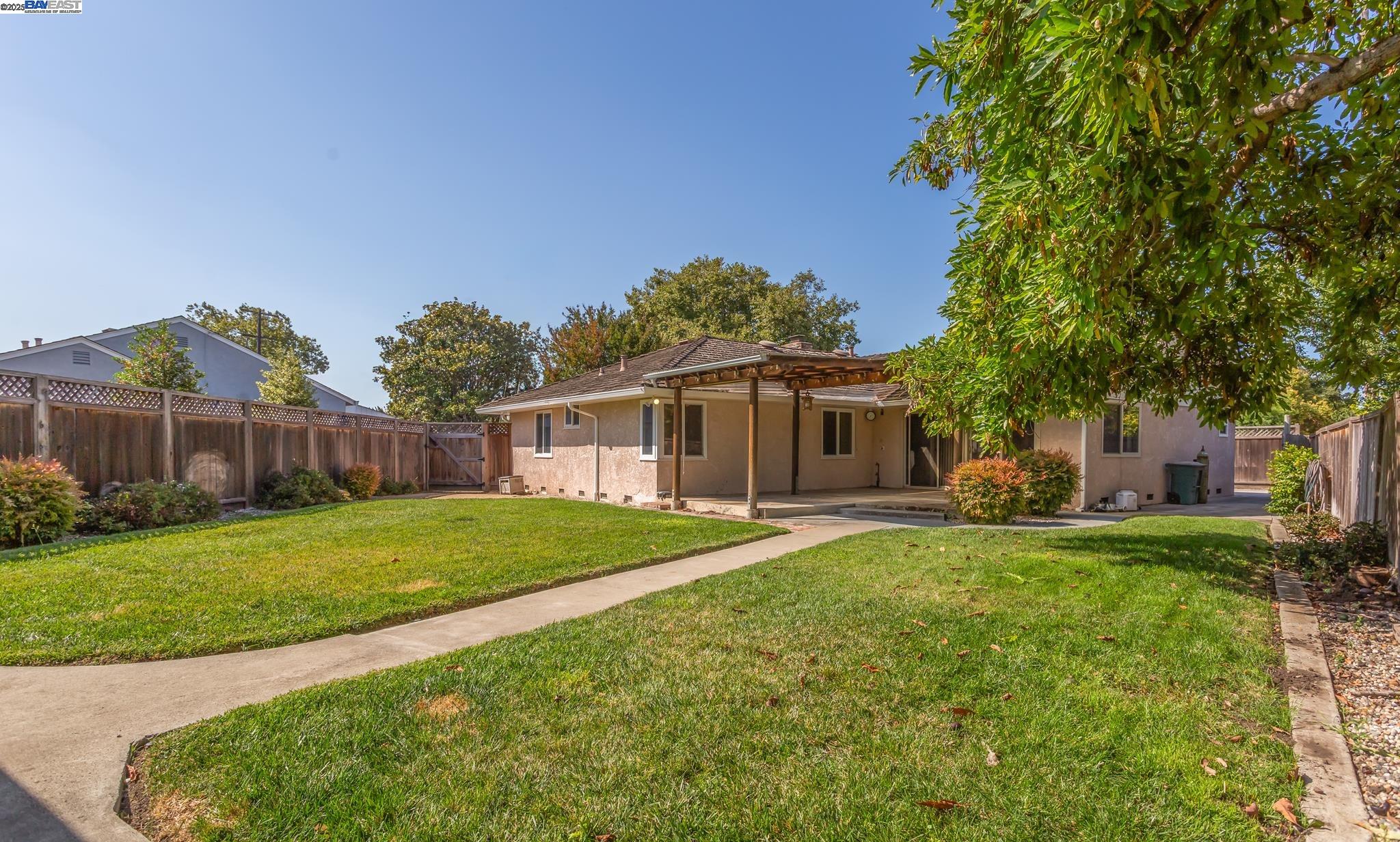 Detail Gallery Image 27 of 34 For 19 via Hermosa, San Lorenzo,  CA 94580 - 3 Beds | 1/1 Baths