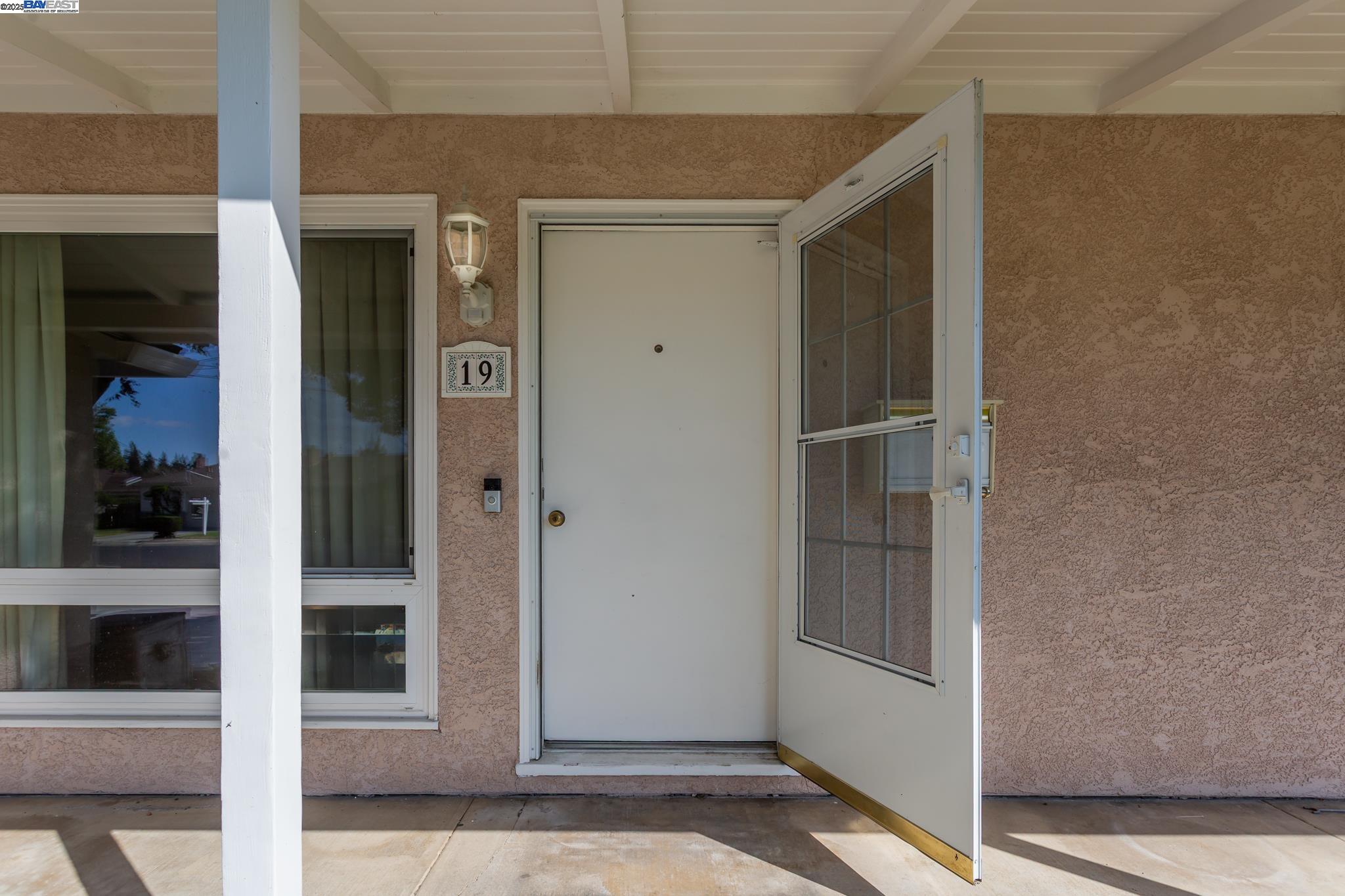 Detail Gallery Image 4 of 34 For 19 via Hermosa, San Lorenzo,  CA 94580 - 3 Beds | 1/1 Baths