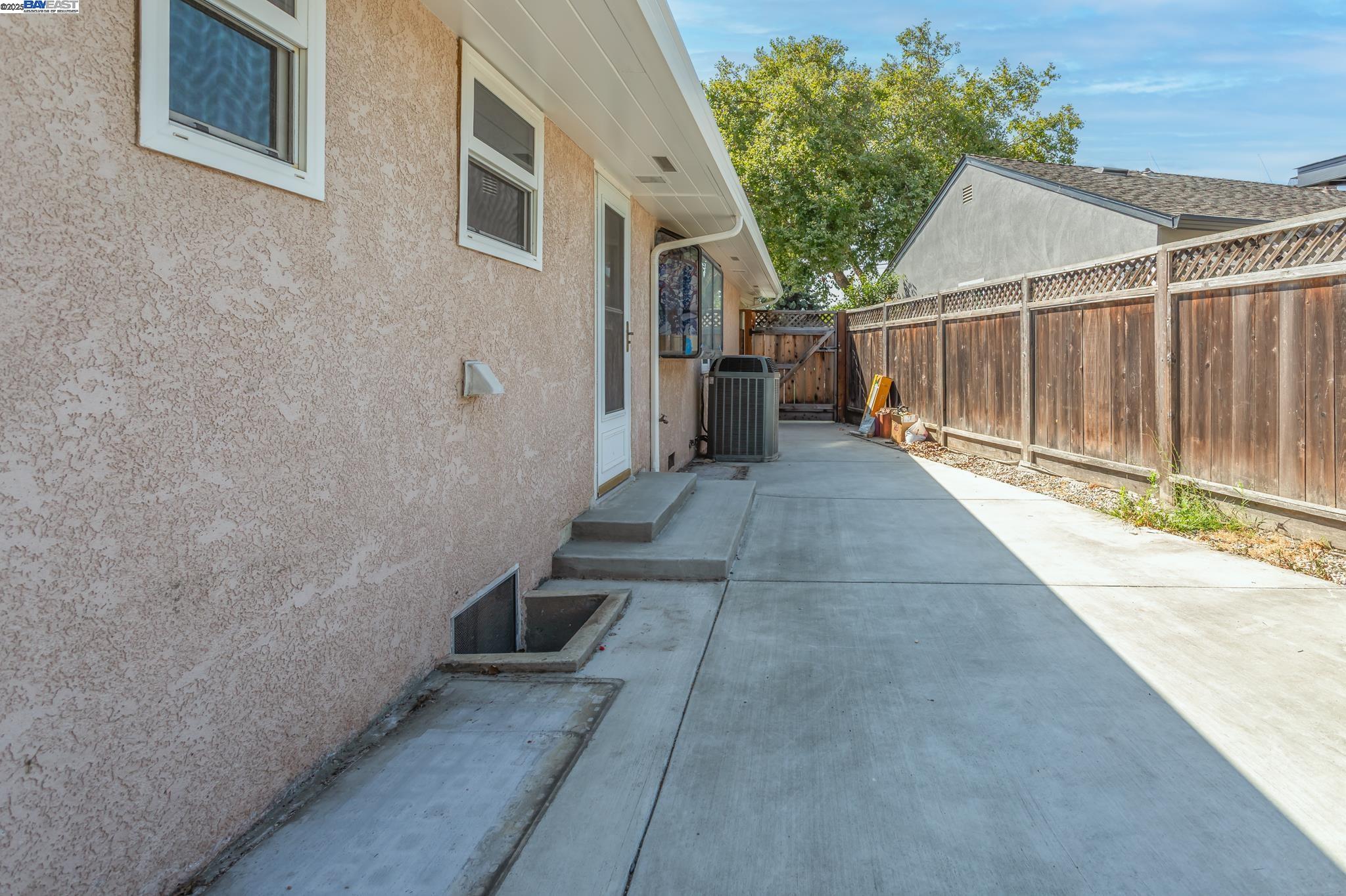 Detail Gallery Image 31 of 34 For 19 via Hermosa, San Lorenzo,  CA 94580 - 3 Beds | 1/1 Baths