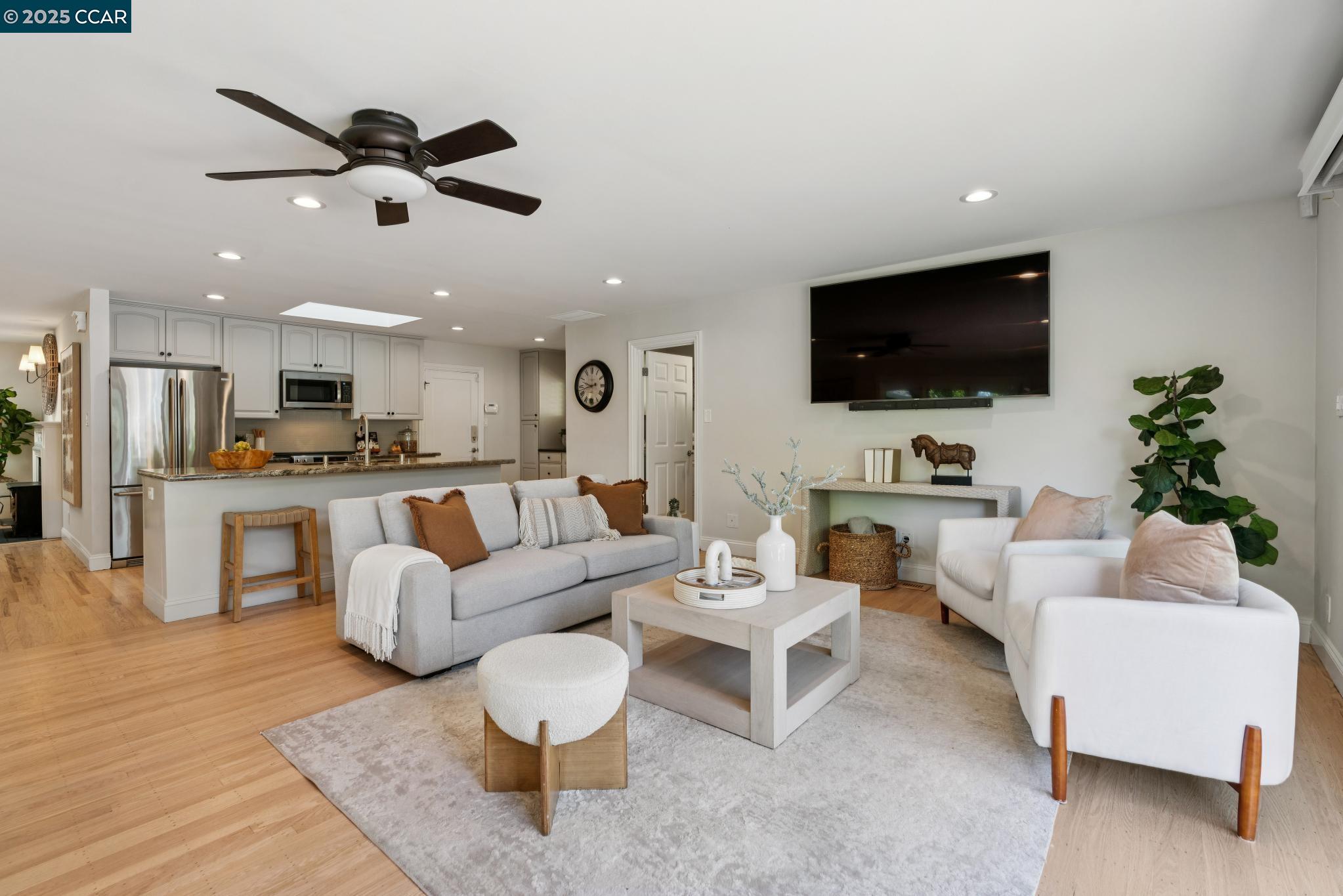 Detail Gallery Image 12 of 37 For 1912 Vicki Ln, Pleasant Hill,  CA 94523-4518 - 4 Beds | 3 Baths
