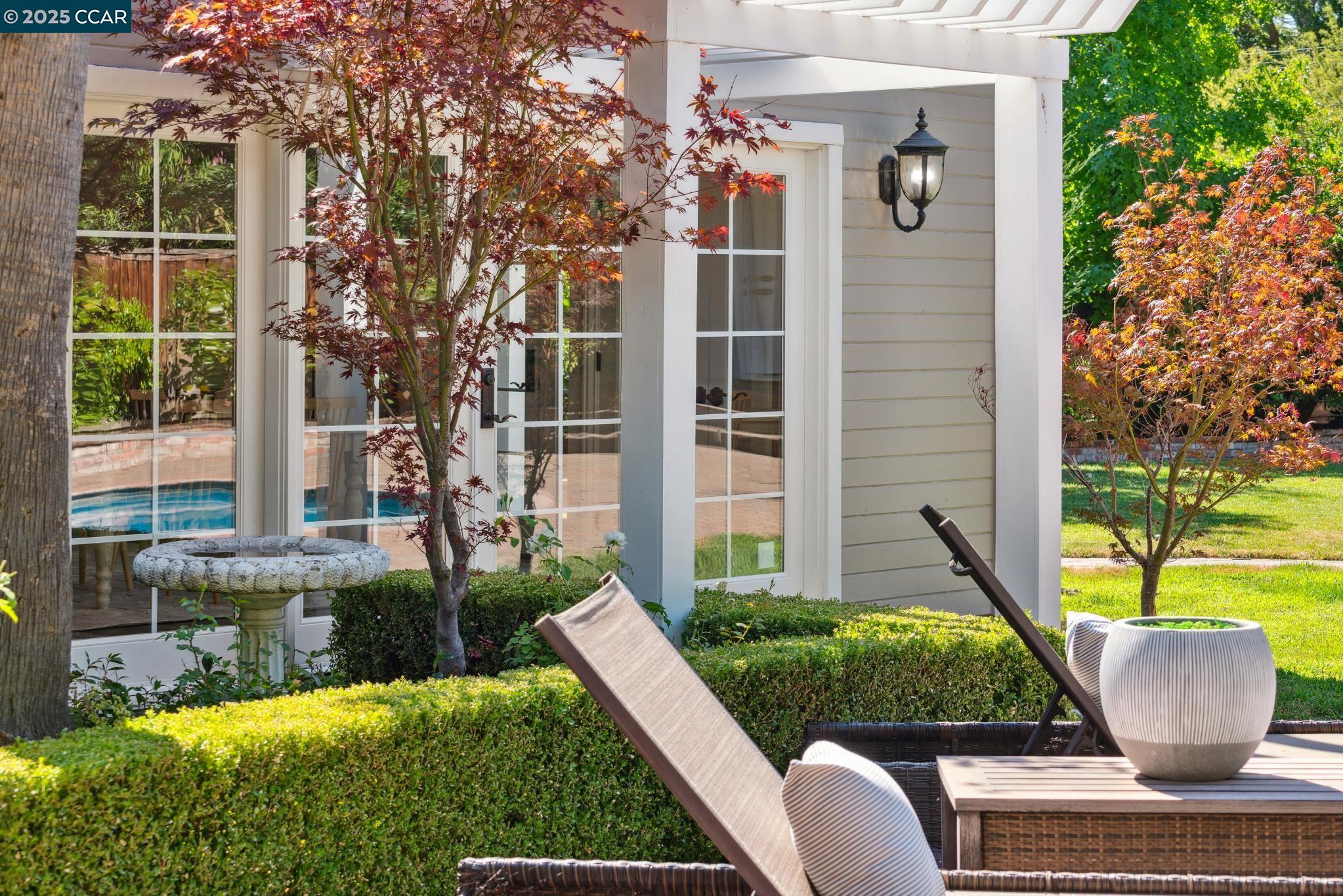 Detail Gallery Image 3 of 37 For 1912 Vicki Ln, Pleasant Hill,  CA 94523-4518 - 4 Beds | 3 Baths