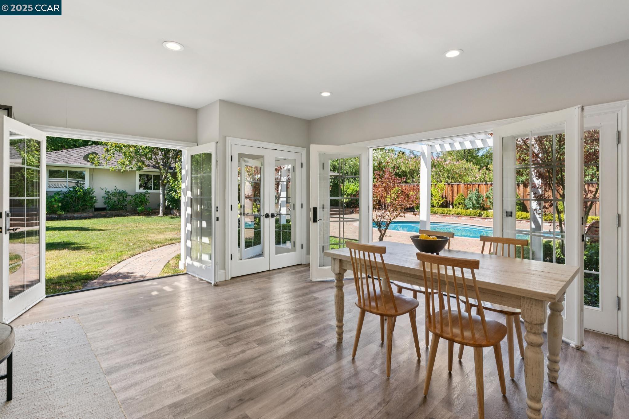 Detail Gallery Image 21 of 37 For 1912 Vicki Ln, Pleasant Hill,  CA 94523-4518 - 4 Beds | 3 Baths