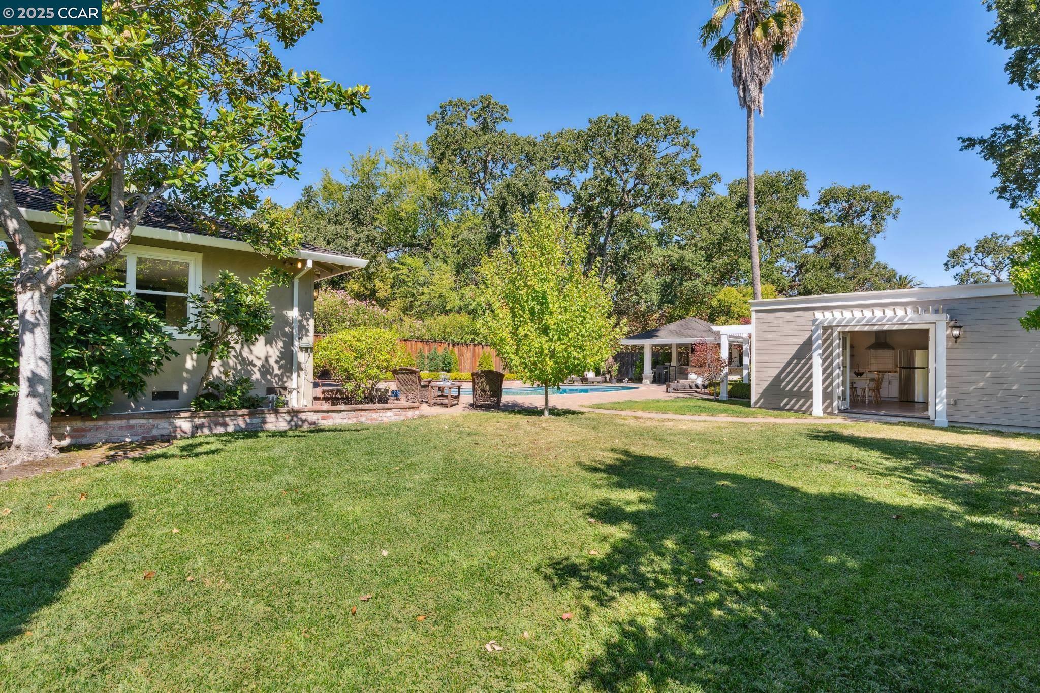 Detail Gallery Image 25 of 37 For 1912 Vicki Ln, Pleasant Hill,  CA 94523-4518 - 4 Beds | 3 Baths