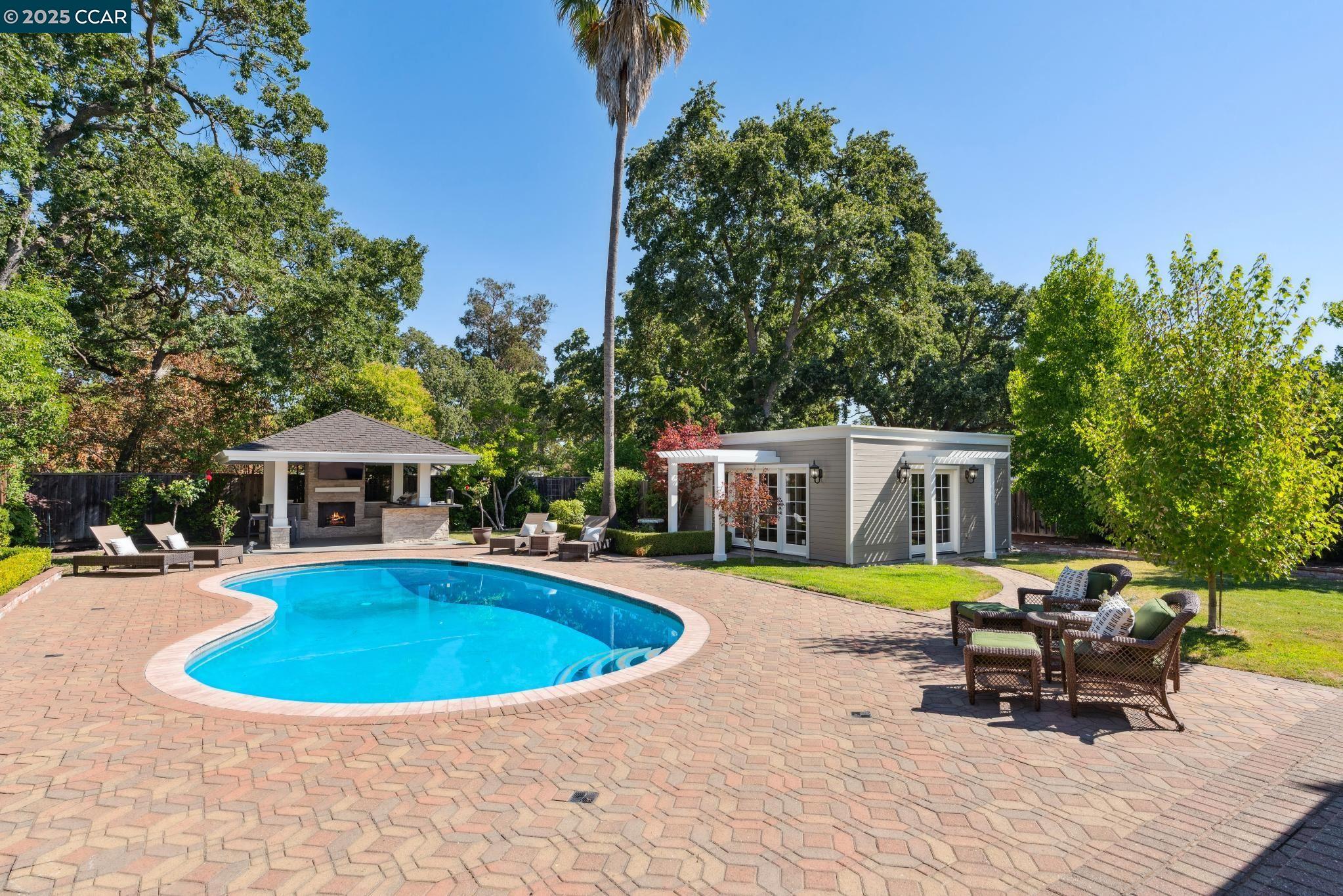 Detail Gallery Image 27 of 37 For 1912 Vicki Ln, Pleasant Hill,  CA 94523-4518 - 4 Beds | 3 Baths