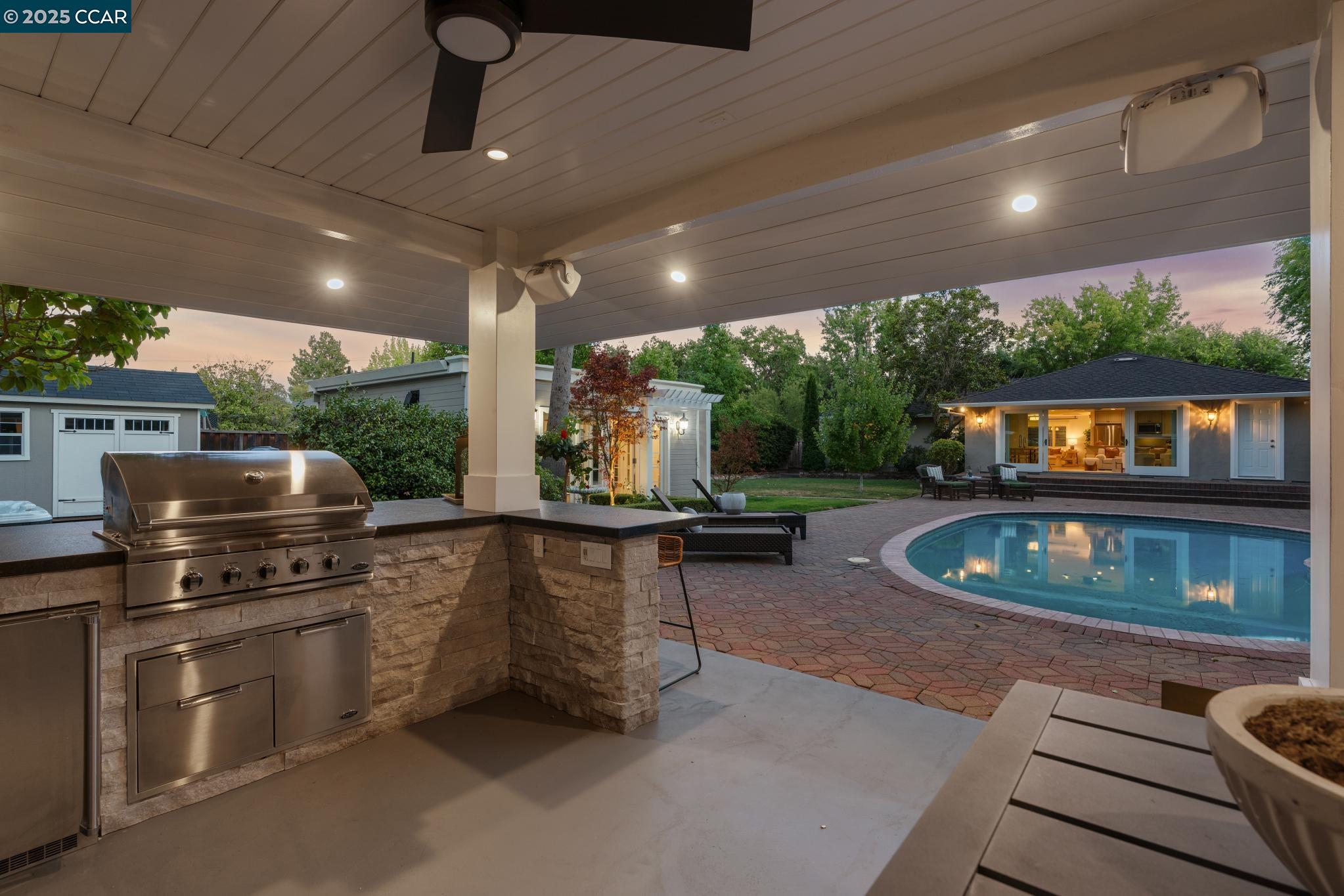 Detail Gallery Image 29 of 37 For 1912 Vicki Ln, Pleasant Hill,  CA 94523-4518 - 4 Beds | 3 Baths