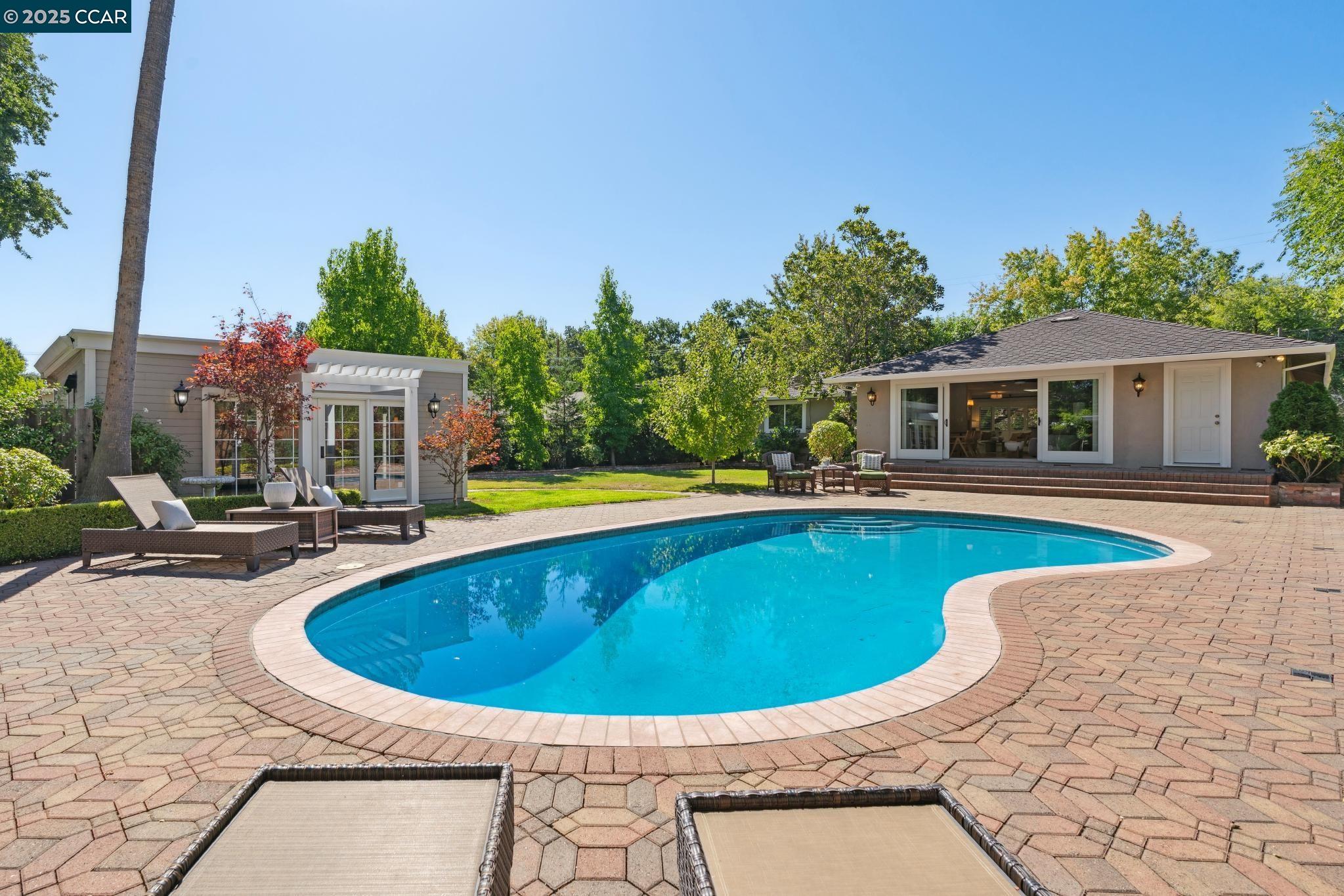Detail Gallery Image 30 of 37 For 1912 Vicki Ln, Pleasant Hill,  CA 94523-4518 - 4 Beds | 3 Baths