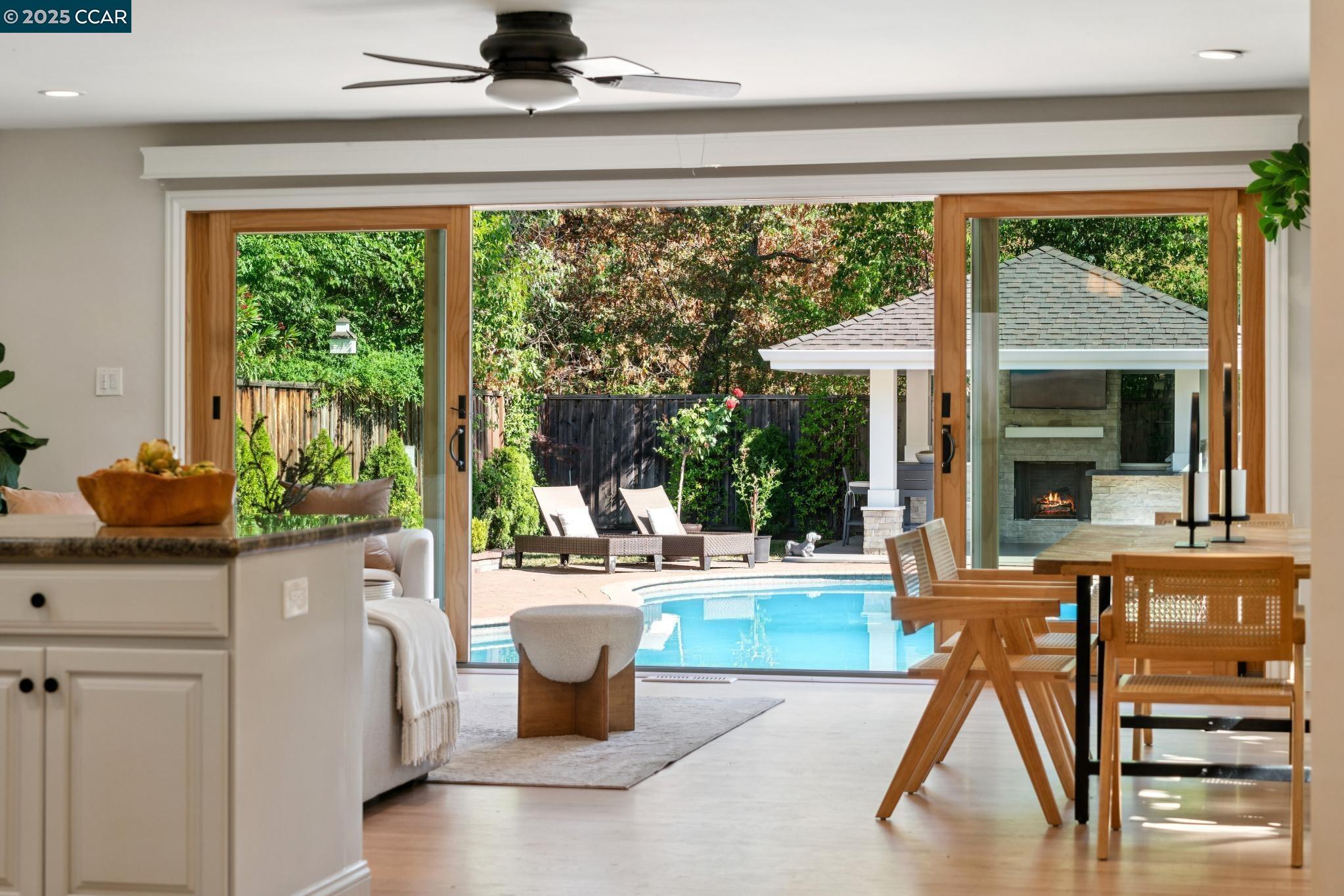 Detail Gallery Image 4 of 37 For 1912 Vicki Ln, Pleasant Hill,  CA 94523-4518 - 4 Beds | 3 Baths