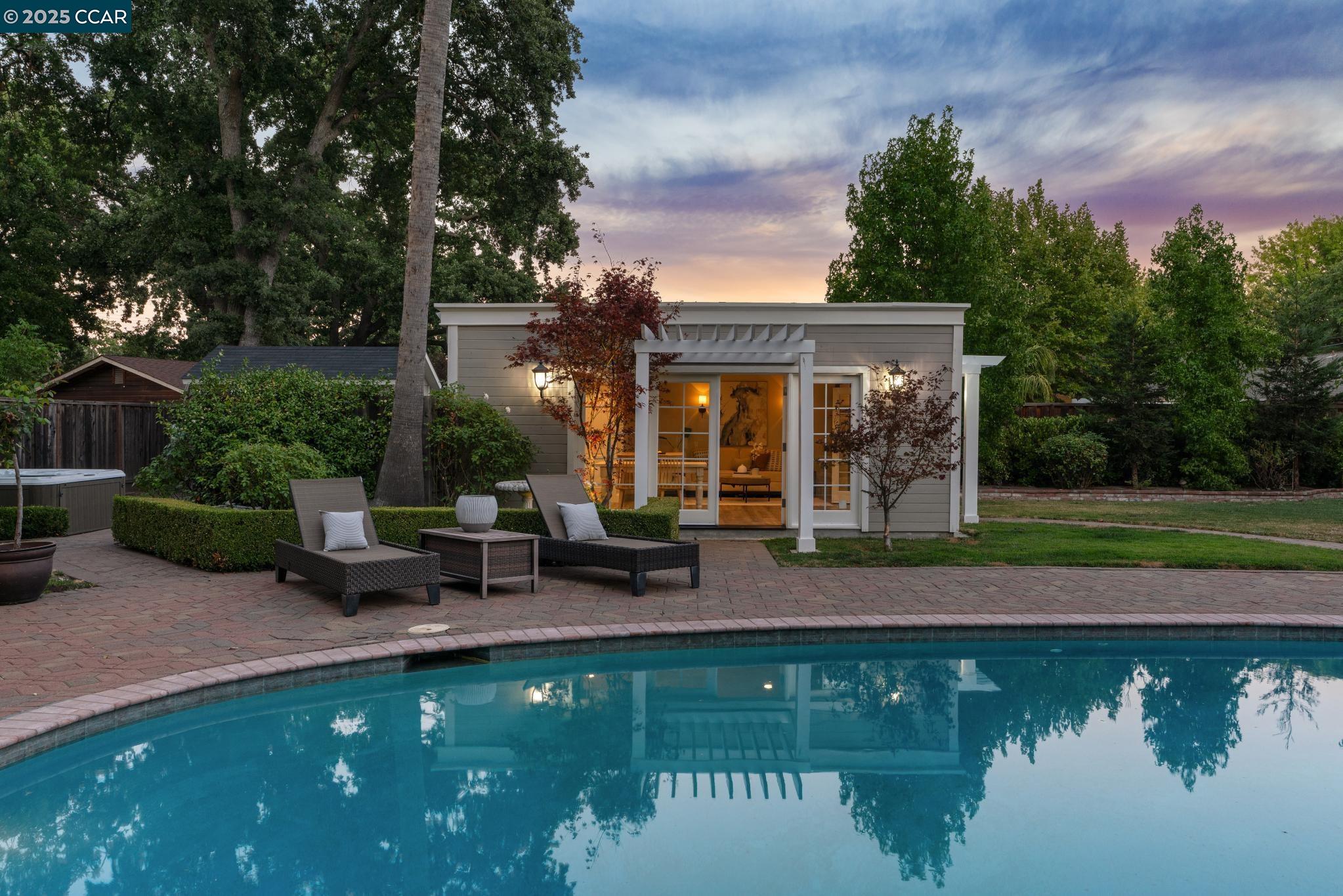 Detail Gallery Image 34 of 37 For 1912 Vicki Ln, Pleasant Hill,  CA 94523-4518 - 4 Beds | 3 Baths
