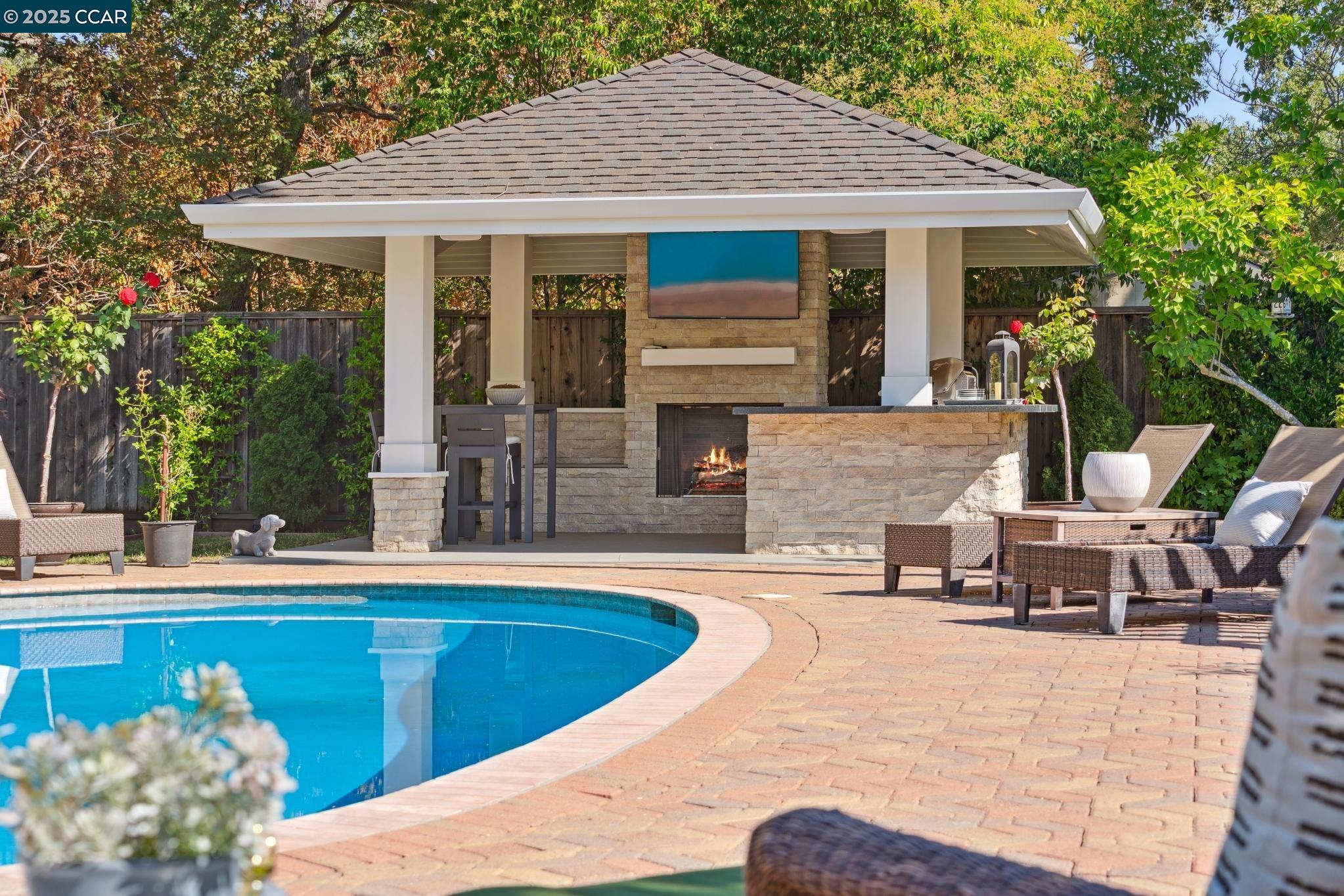 Detail Gallery Image 5 of 37 For 1912 Vicki Ln, Pleasant Hill,  CA 94523-4518 - 4 Beds | 3 Baths