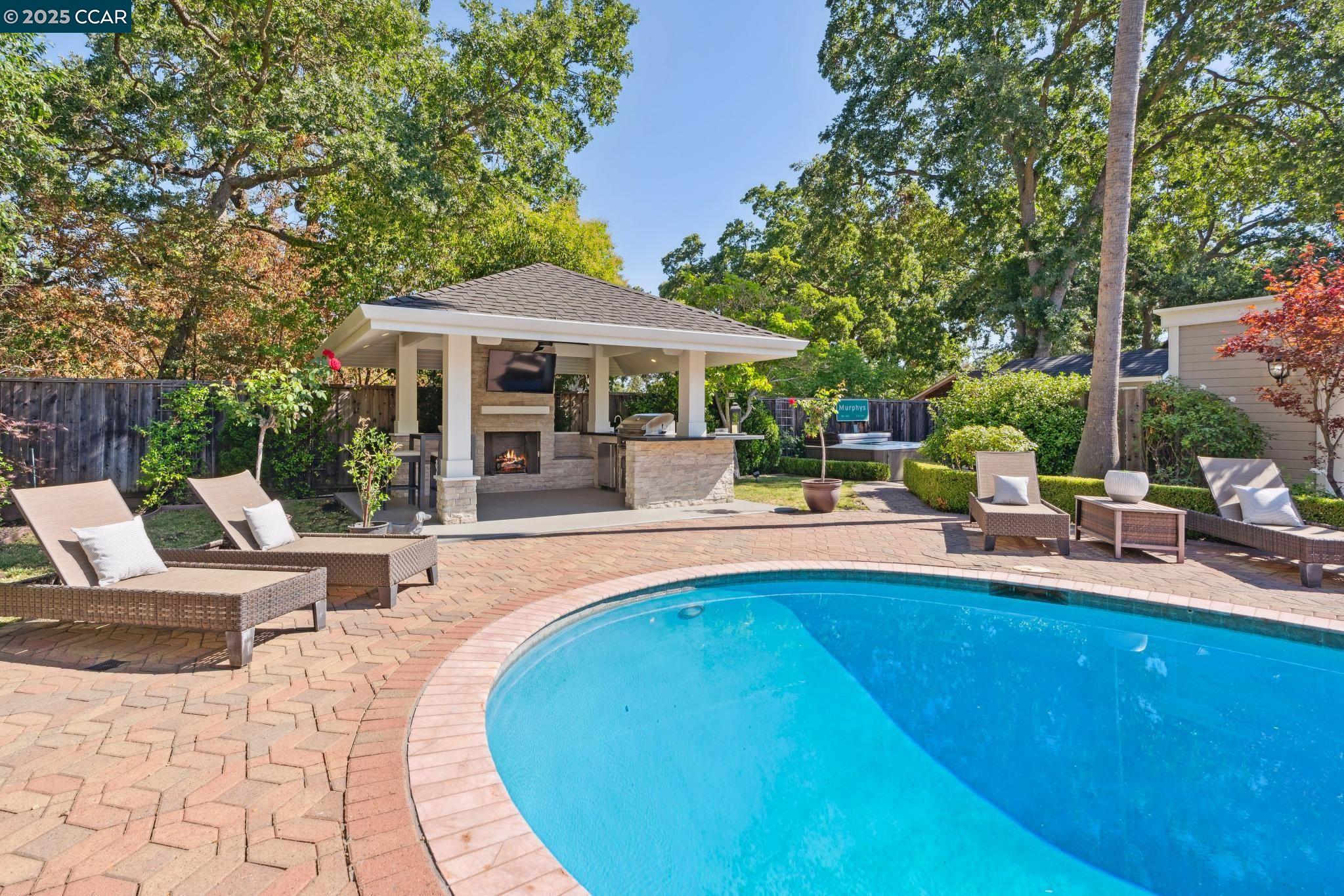Detail Gallery Image 6 of 37 For 1912 Vicki Ln, Pleasant Hill,  CA 94523-4518 - 4 Beds | 3 Baths