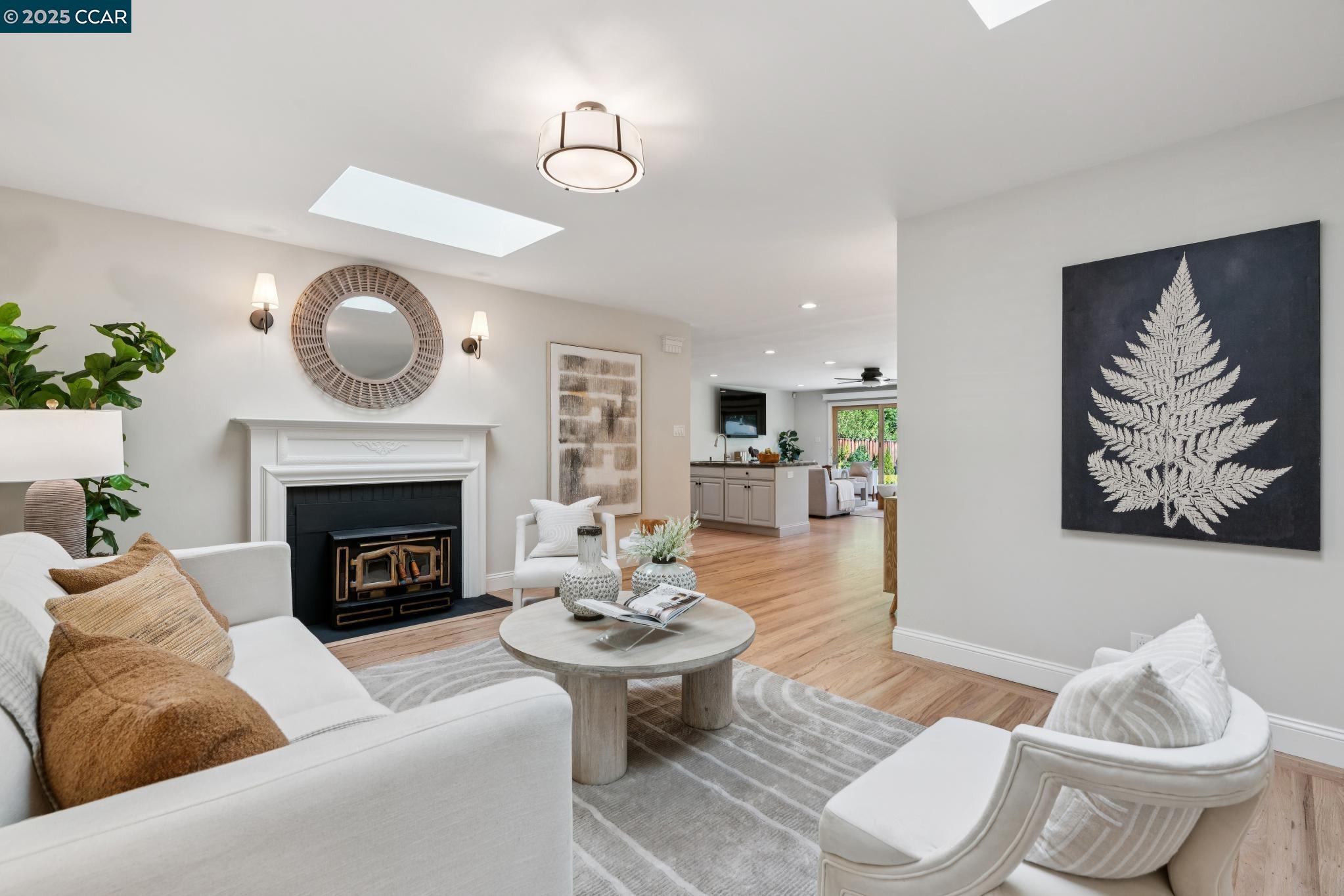 Detail Gallery Image 9 of 37 For 1912 Vicki Ln, Pleasant Hill,  CA 94523-4518 - 4 Beds | 3 Baths
