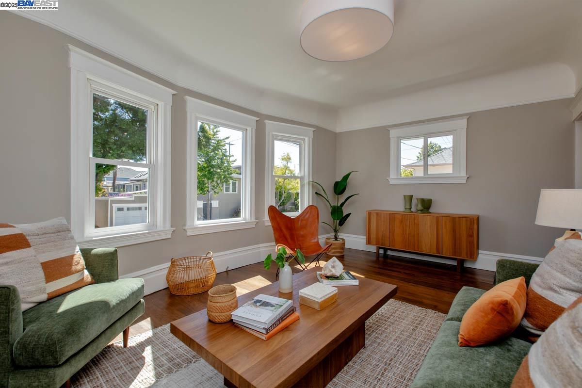 Detail Gallery Image 1 of 40 For 3211 Madison St, Alameda,  CA 94501 - 2 Beds | 1/1 Baths