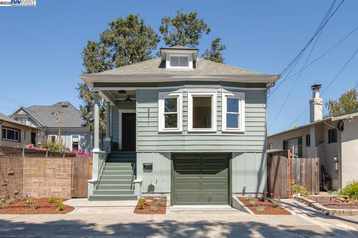 Detail Gallery Image 2 of 40 For 3211 Madison St, Alameda,  CA 94501 - 2 Beds | 1/1 Baths