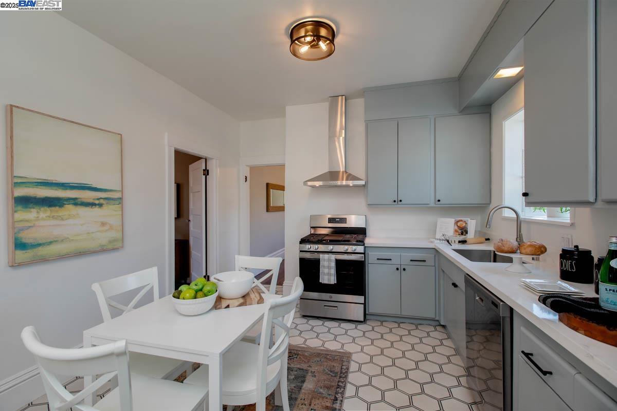 Detail Gallery Image 13 of 40 For 3211 Madison St, Alameda,  CA 94501 - 2 Beds | 1/1 Baths