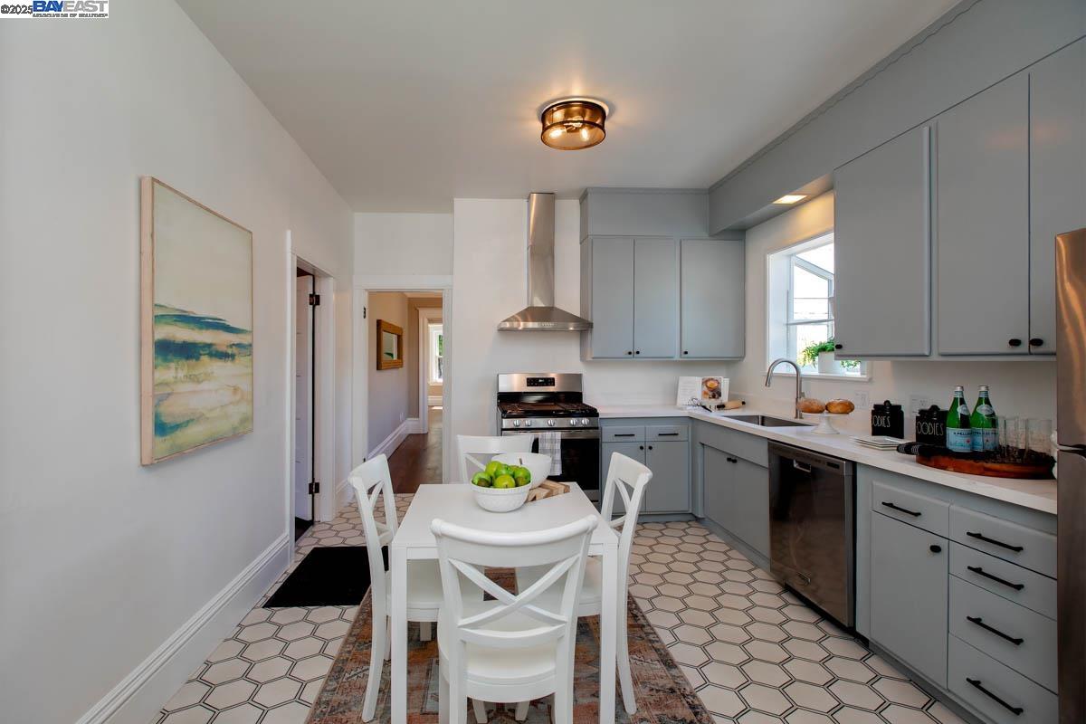 Detail Gallery Image 14 of 40 For 3211 Madison St, Alameda,  CA 94501 - 2 Beds | 1/1 Baths