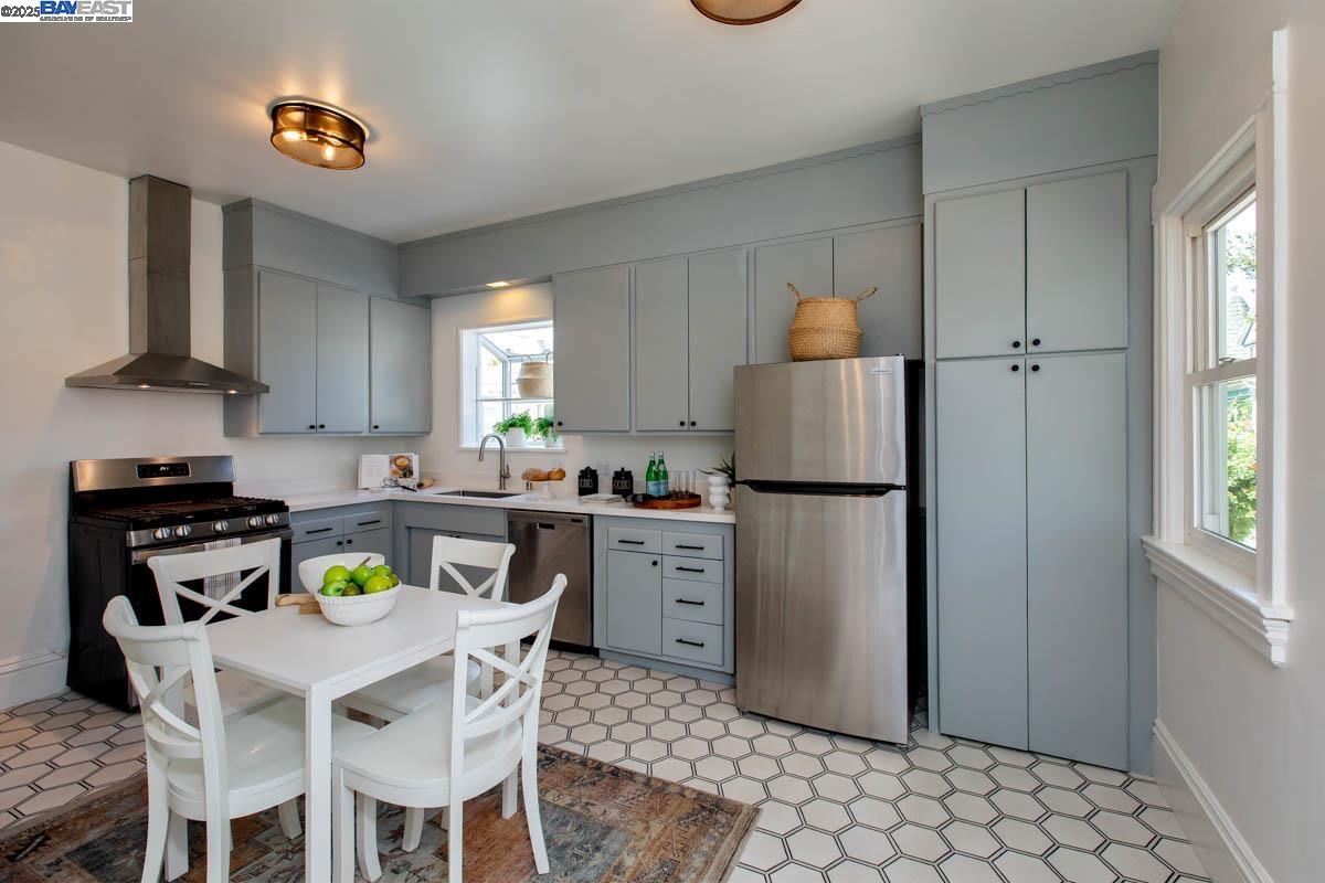 Detail Gallery Image 15 of 40 For 3211 Madison St, Alameda,  CA 94501 - 2 Beds | 1/1 Baths