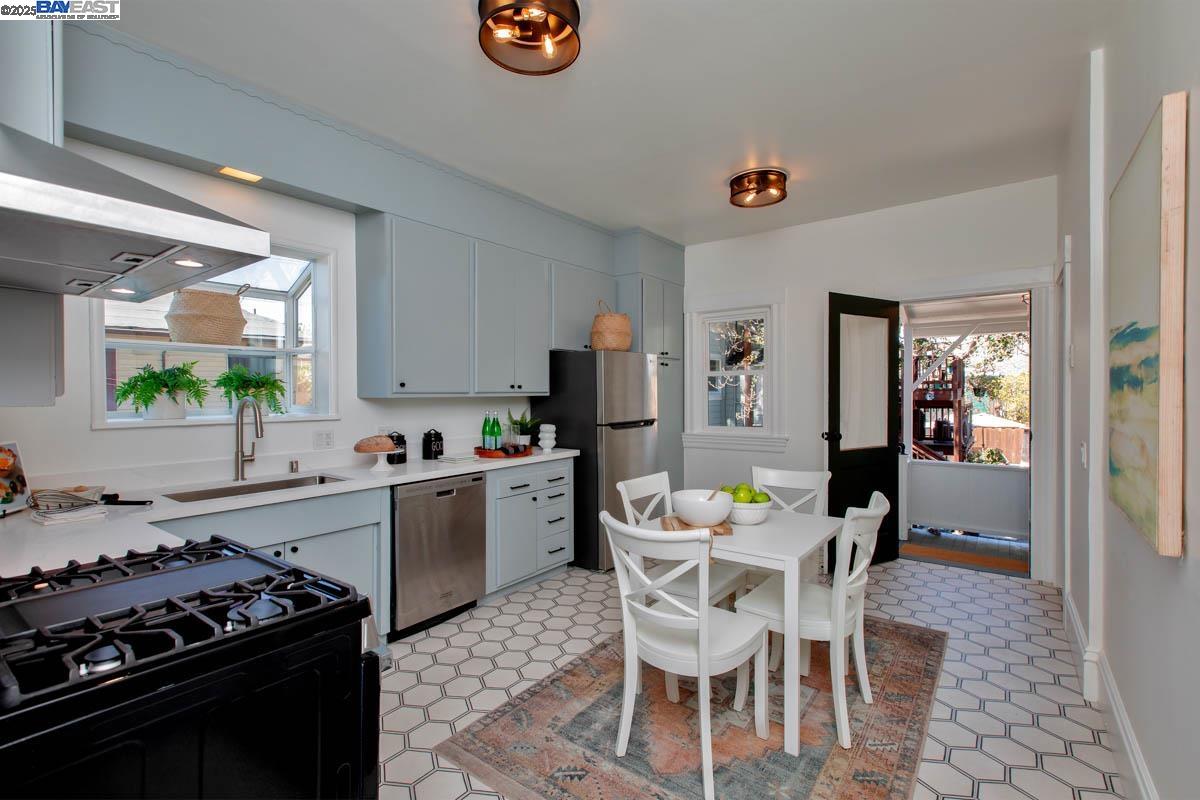 Detail Gallery Image 17 of 40 For 3211 Madison St, Alameda,  CA 94501 - 2 Beds | 1/1 Baths