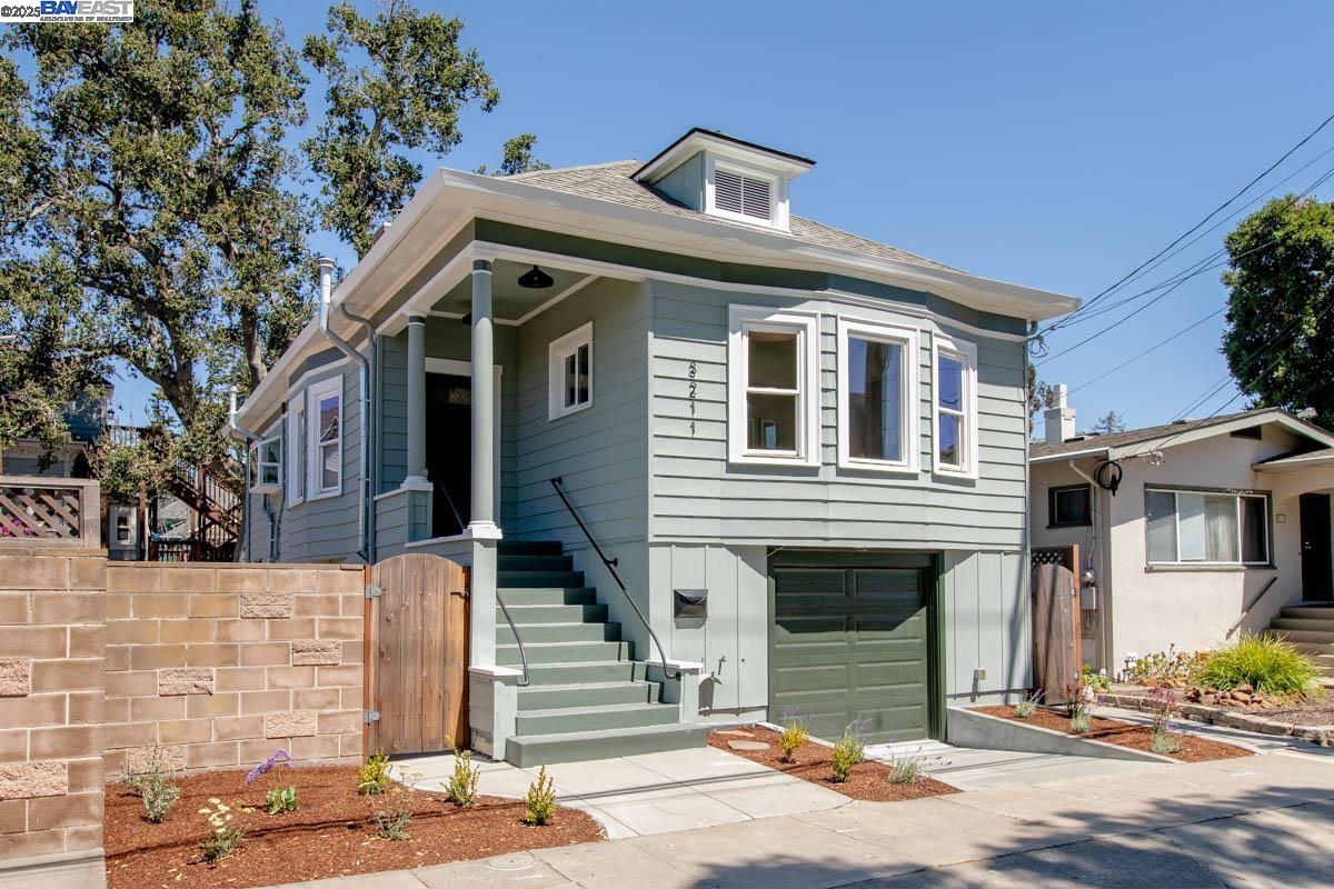 Detail Gallery Image 3 of 40 For 3211 Madison St, Alameda,  CA 94501 - 2 Beds | 1/1 Baths