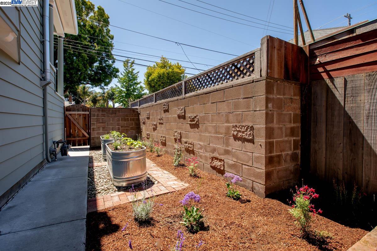Detail Gallery Image 32 of 40 For 3211 Madison St, Alameda,  CA 94501 - 2 Beds | 1/1 Baths