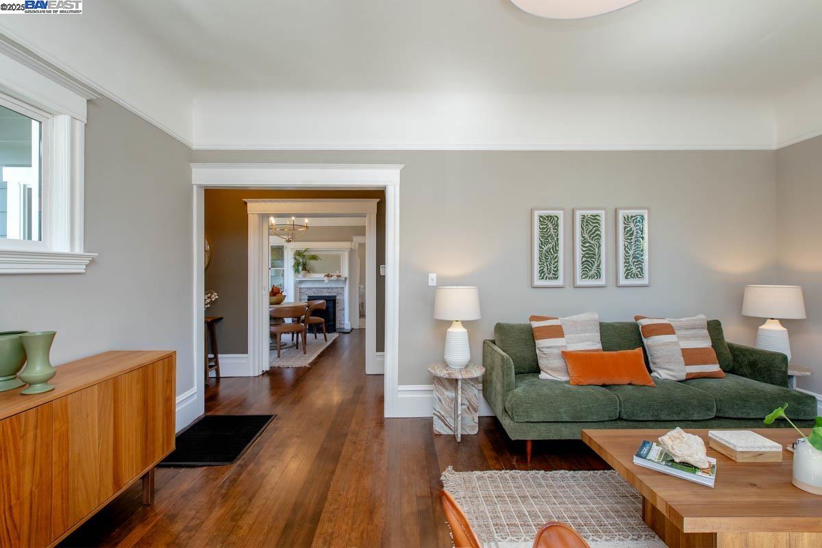 Detail Gallery Image 5 of 40 For 3211 Madison St, Alameda,  CA 94501 - 2 Beds | 1/1 Baths