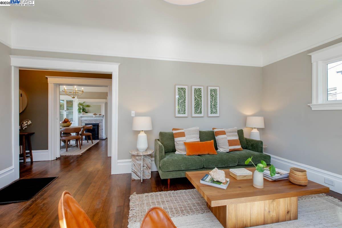 Detail Gallery Image 6 of 40 For 3211 Madison St, Alameda,  CA 94501 - 2 Beds | 1/1 Baths