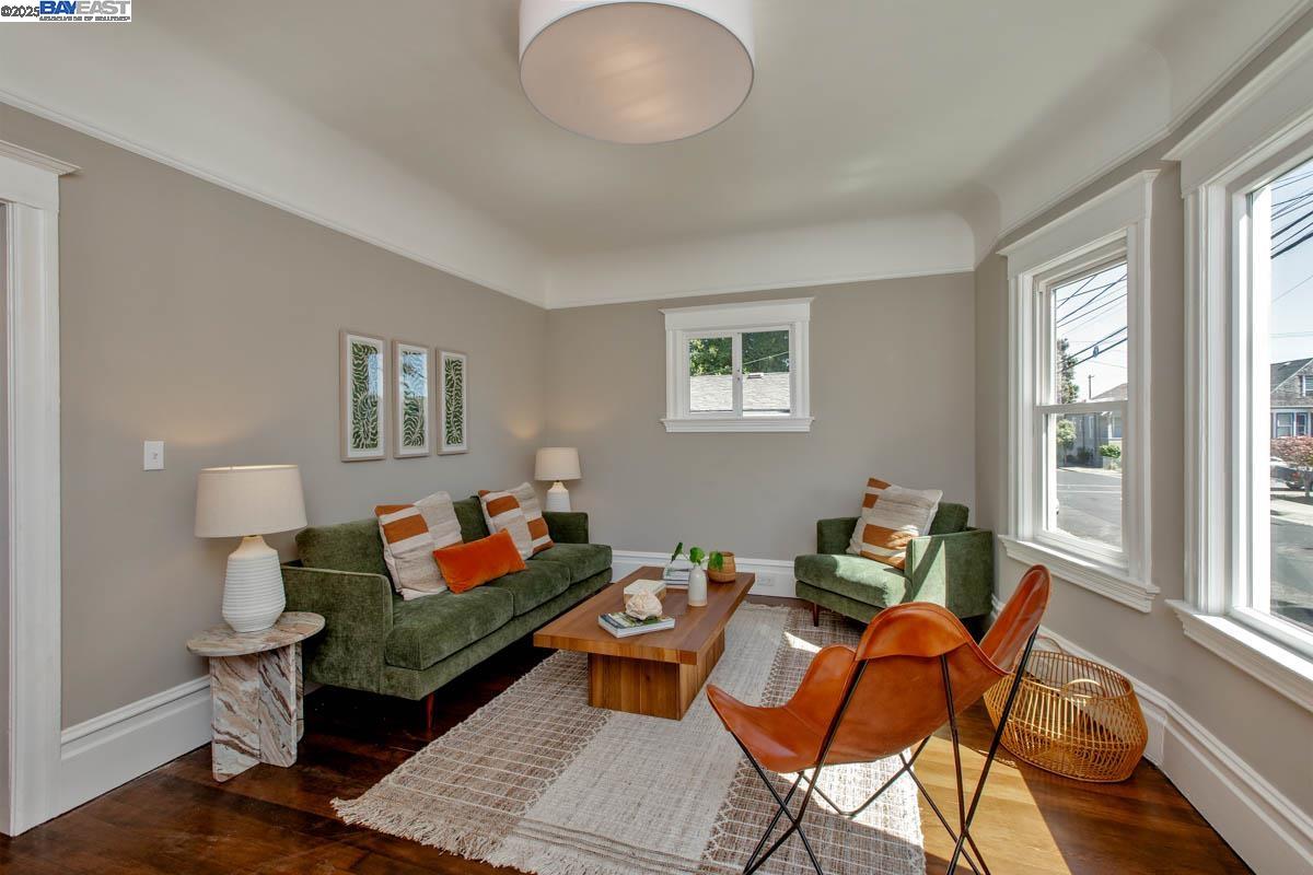 Detail Gallery Image 7 of 40 For 3211 Madison St, Alameda,  CA 94501 - 2 Beds | 1/1 Baths