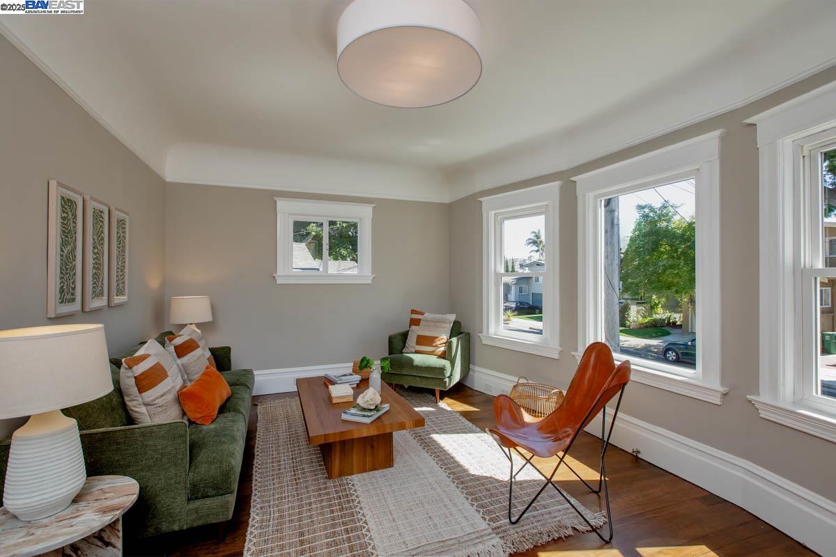 Detail Gallery Image 8 of 40 For 3211 Madison St, Alameda,  CA 94501 - 2 Beds | 1/1 Baths