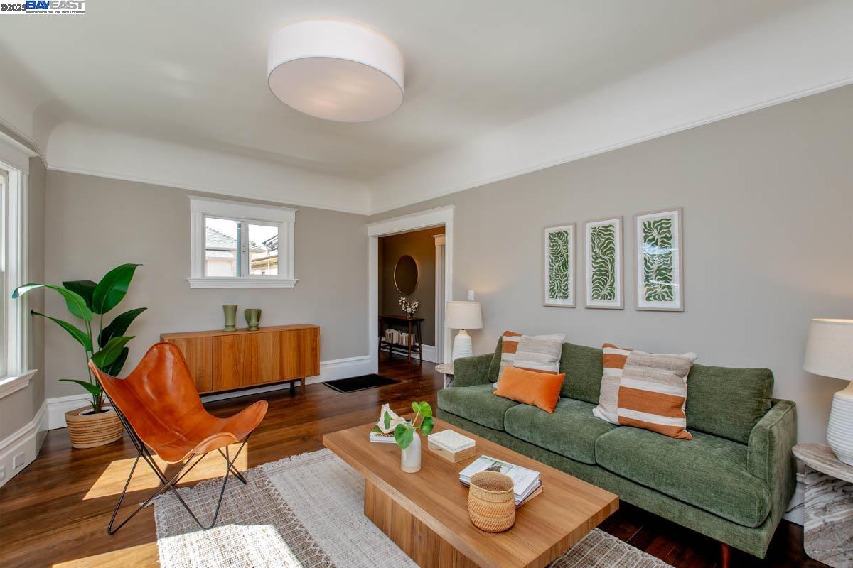 Detail Gallery Image 9 of 40 For 3211 Madison St, Alameda,  CA 94501 - 2 Beds | 1/1 Baths
