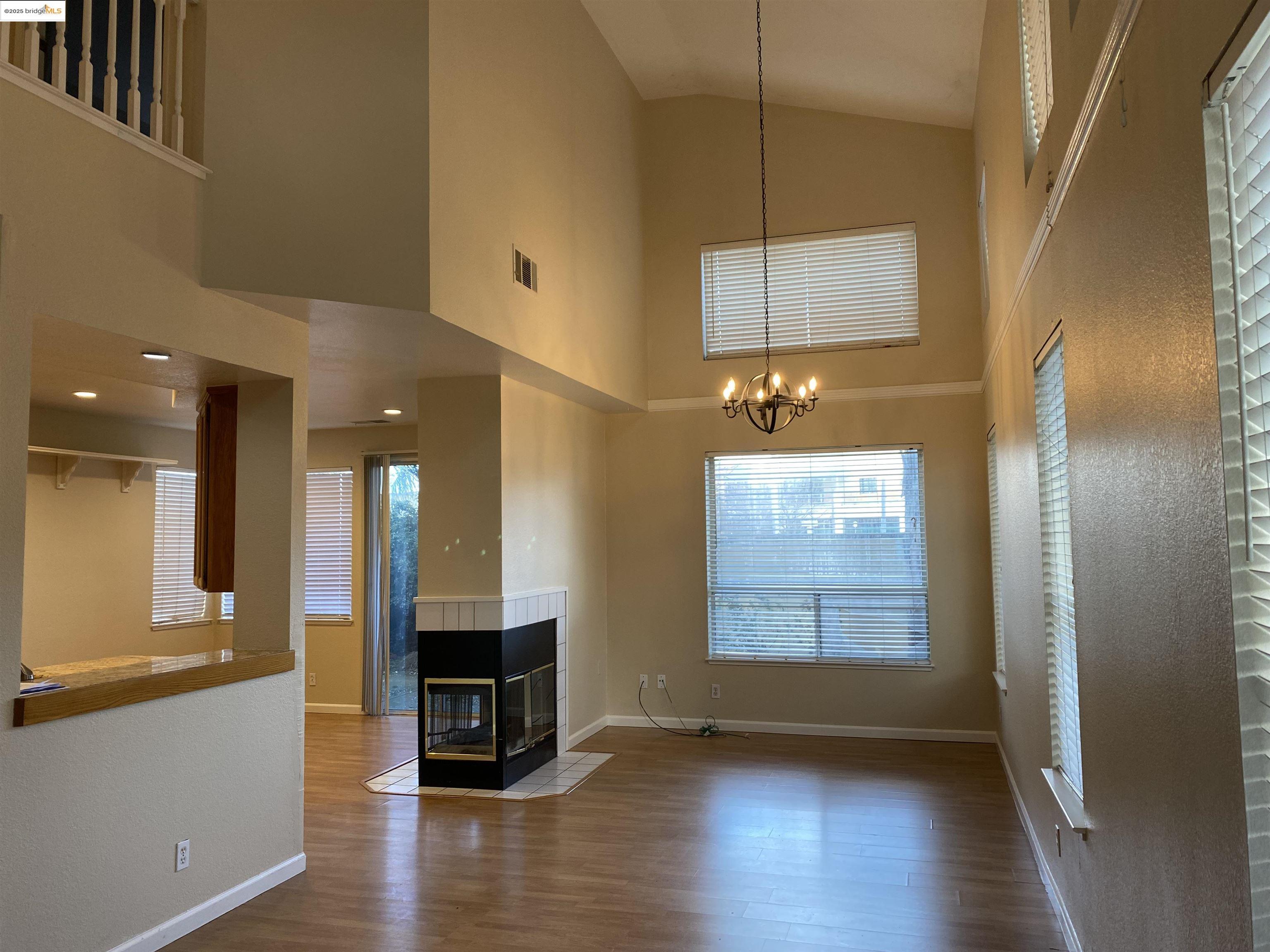 Detail Gallery Image 2 of 23 For 5239 Woodside Way, Antioch,  CA 94519-9999 - 4 Beds | 2/1 Baths