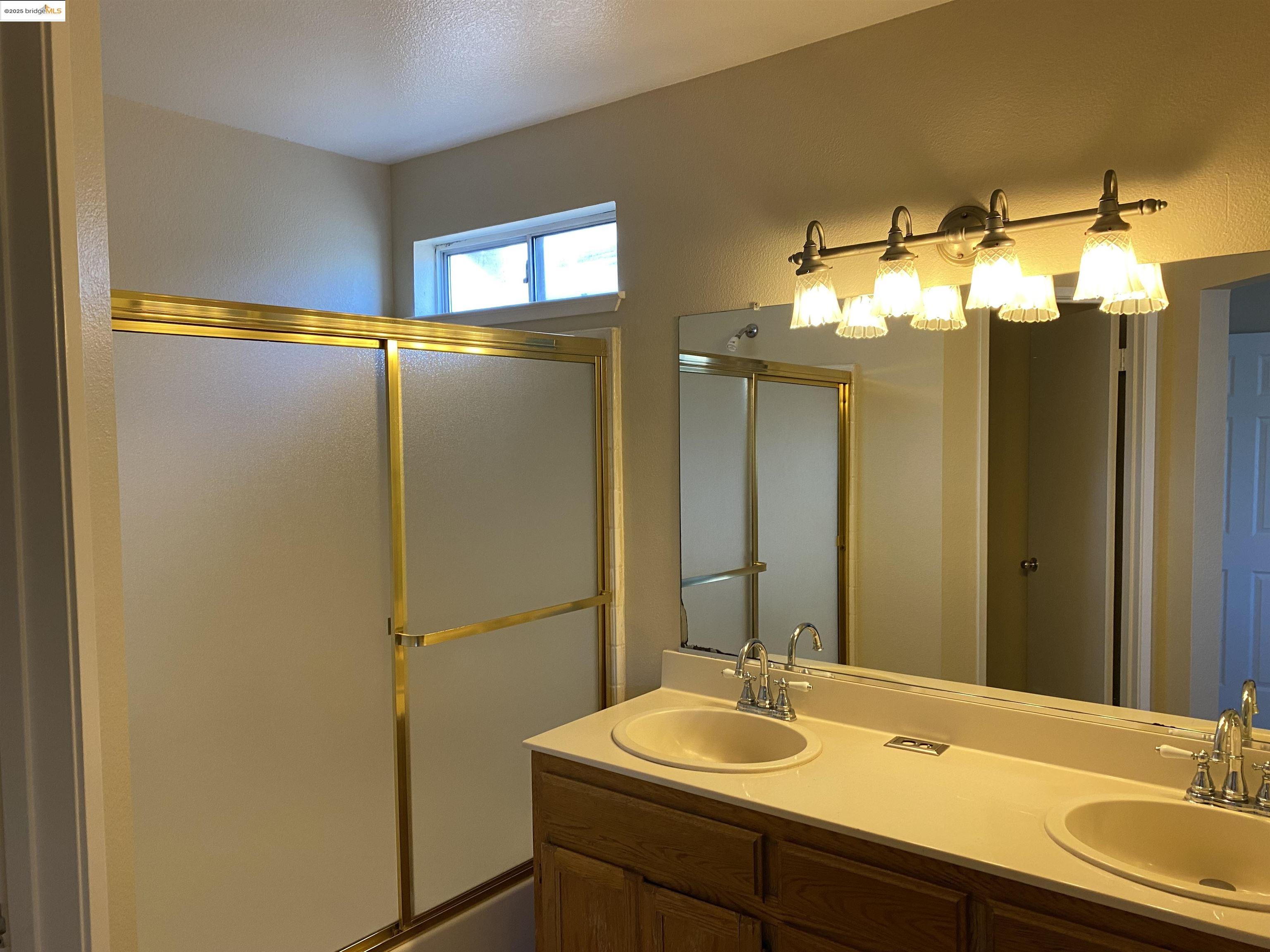 Detail Gallery Image 13 of 23 For 5239 Woodside Way, Antioch,  CA 94519-9999 - 4 Beds | 2/1 Baths