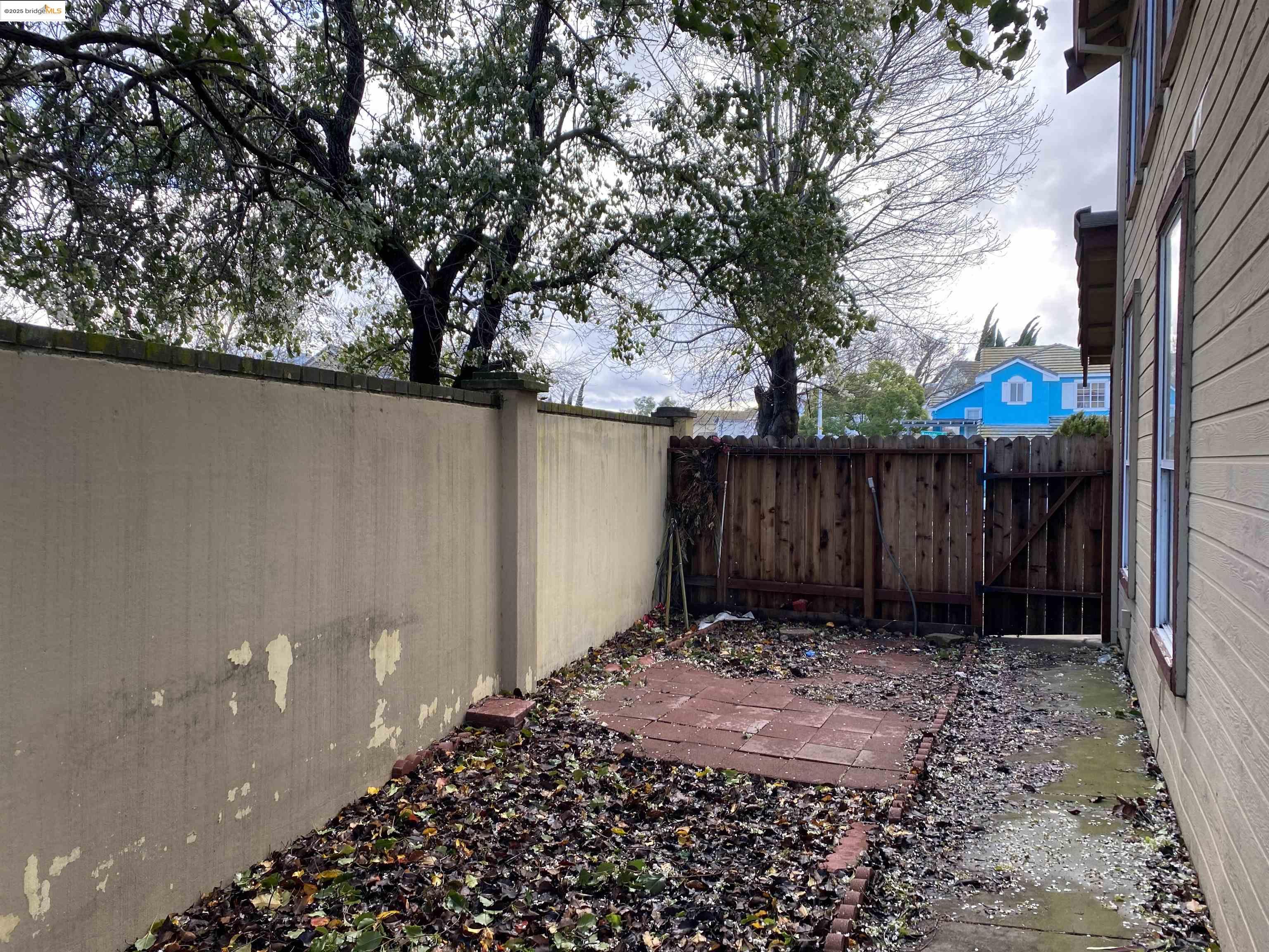 Detail Gallery Image 7 of 23 For 5239 Woodside Way, Antioch,  CA 94519-9999 - 4 Beds | 2/1 Baths
