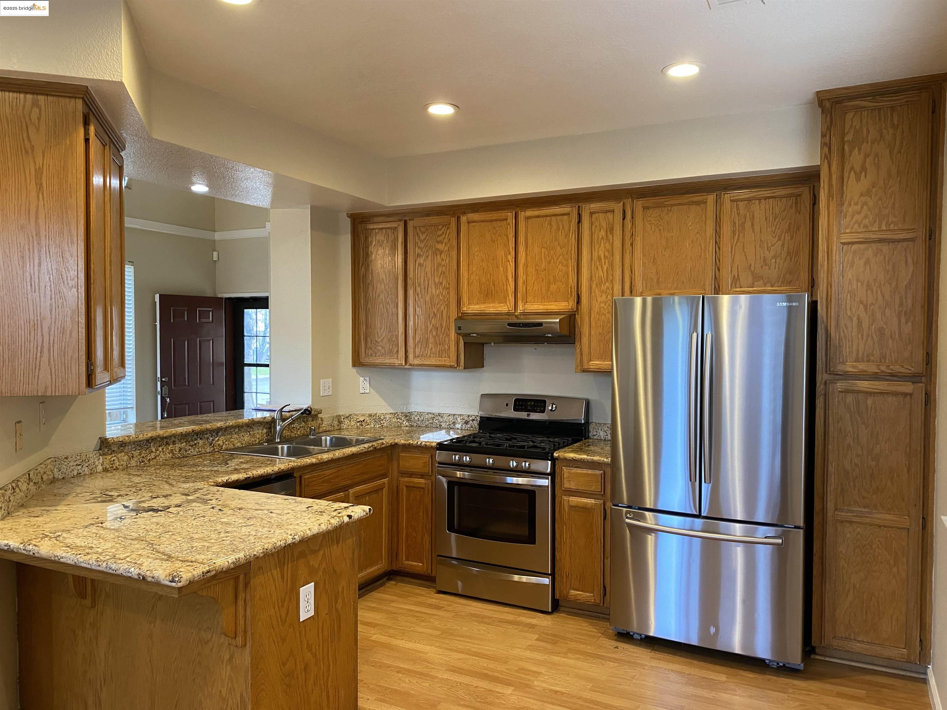 Detail Gallery Image 9 of 23 For 5239 Woodside Way, Antioch,  CA 94519-9999 - 4 Beds | 2/1 Baths