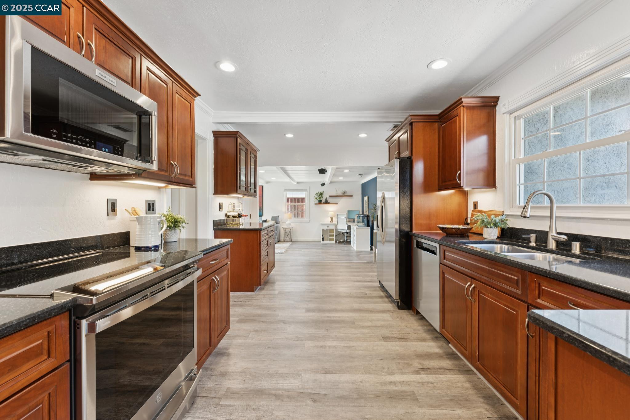 Detail Gallery Image 20 of 59 For 347 Valley View Rd, Pleasant Hill,  CA 94523 - 3 Beds | 2 Baths