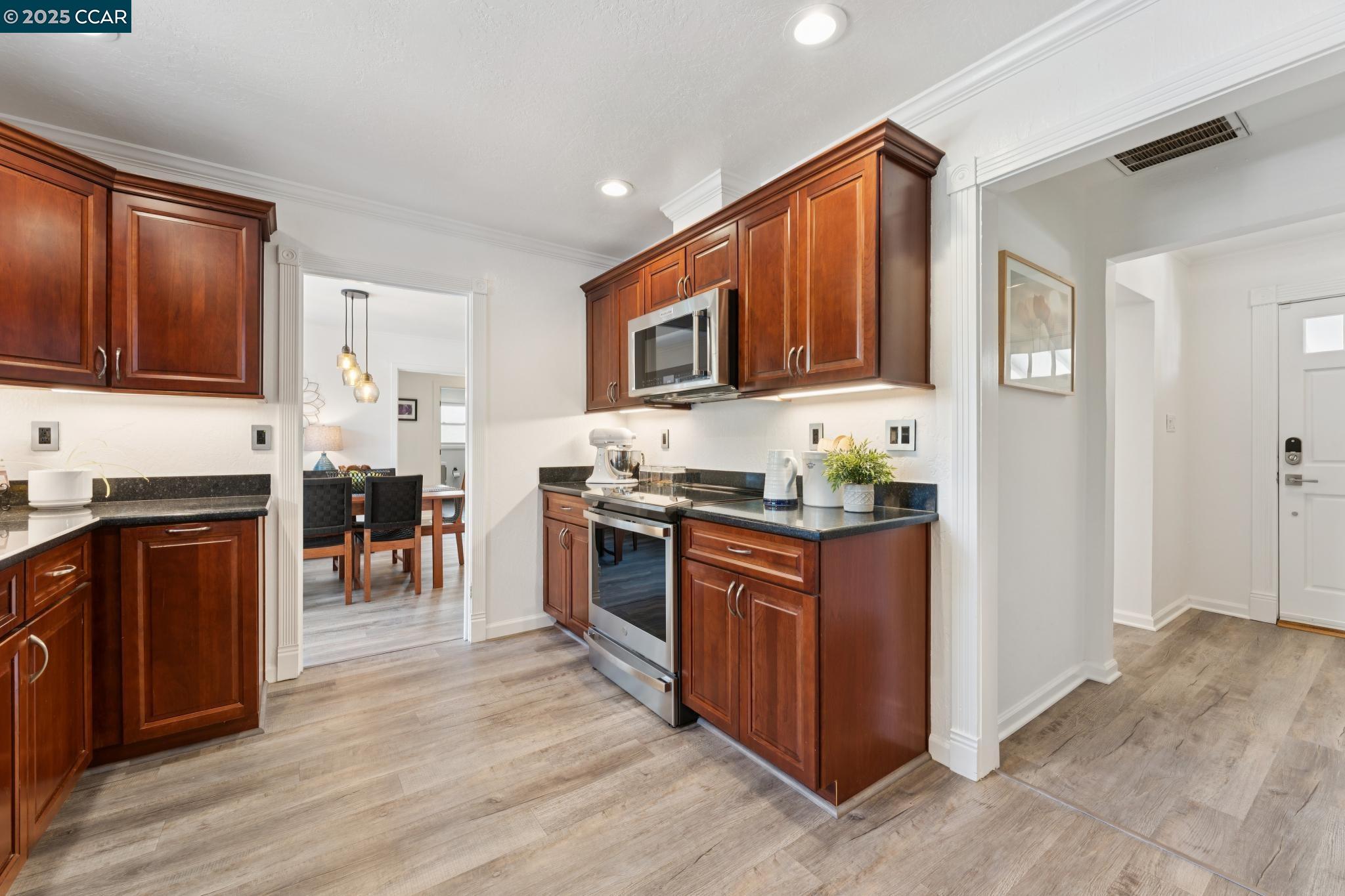 Detail Gallery Image 21 of 59 For 347 Valley View Rd, Pleasant Hill,  CA 94523 - 3 Beds | 2 Baths