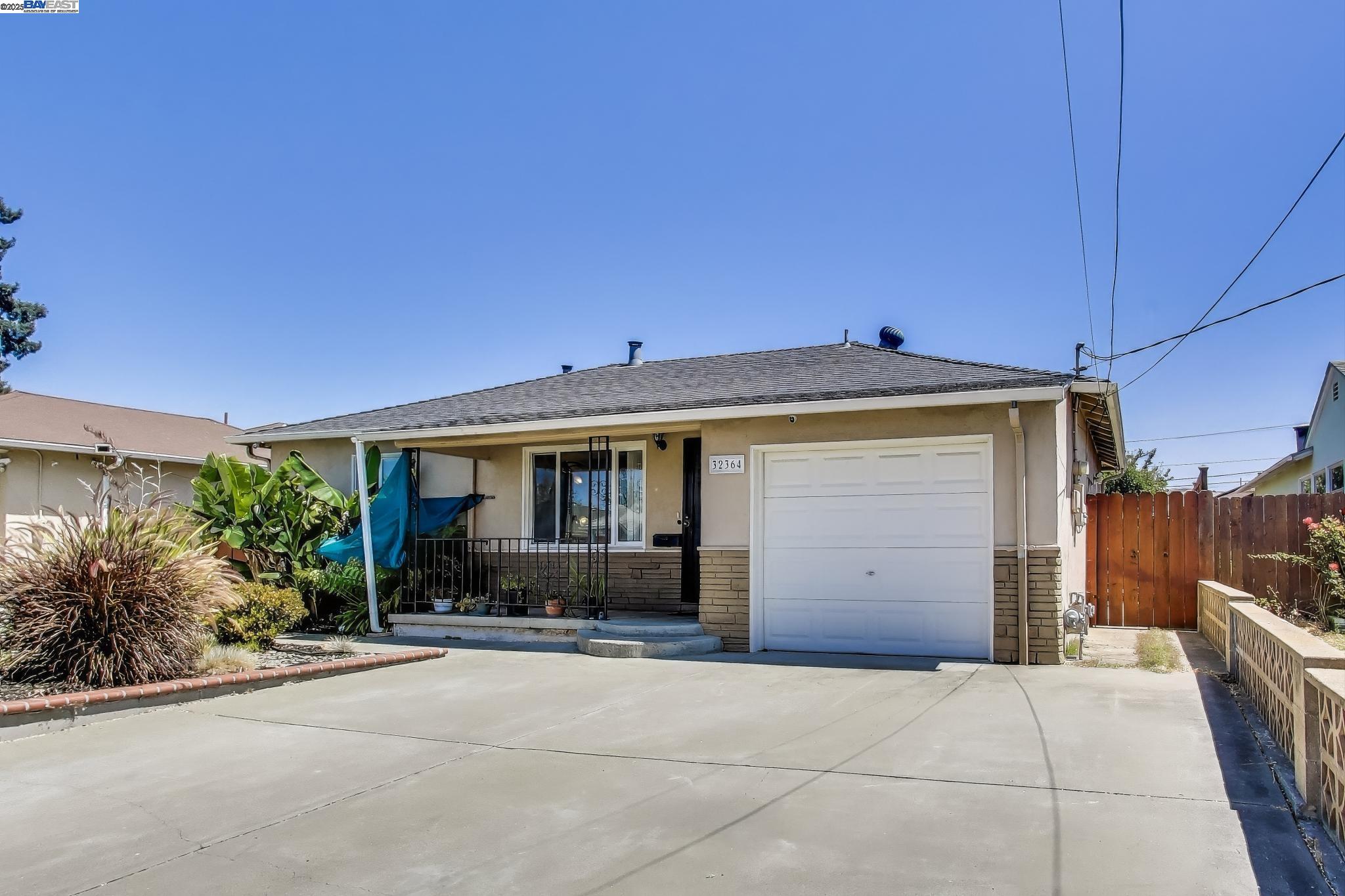 Detail Gallery Image 2 of 34 For 32364 Payne St, Hayward,  CA 94544 - 3 Beds | 2 Baths
