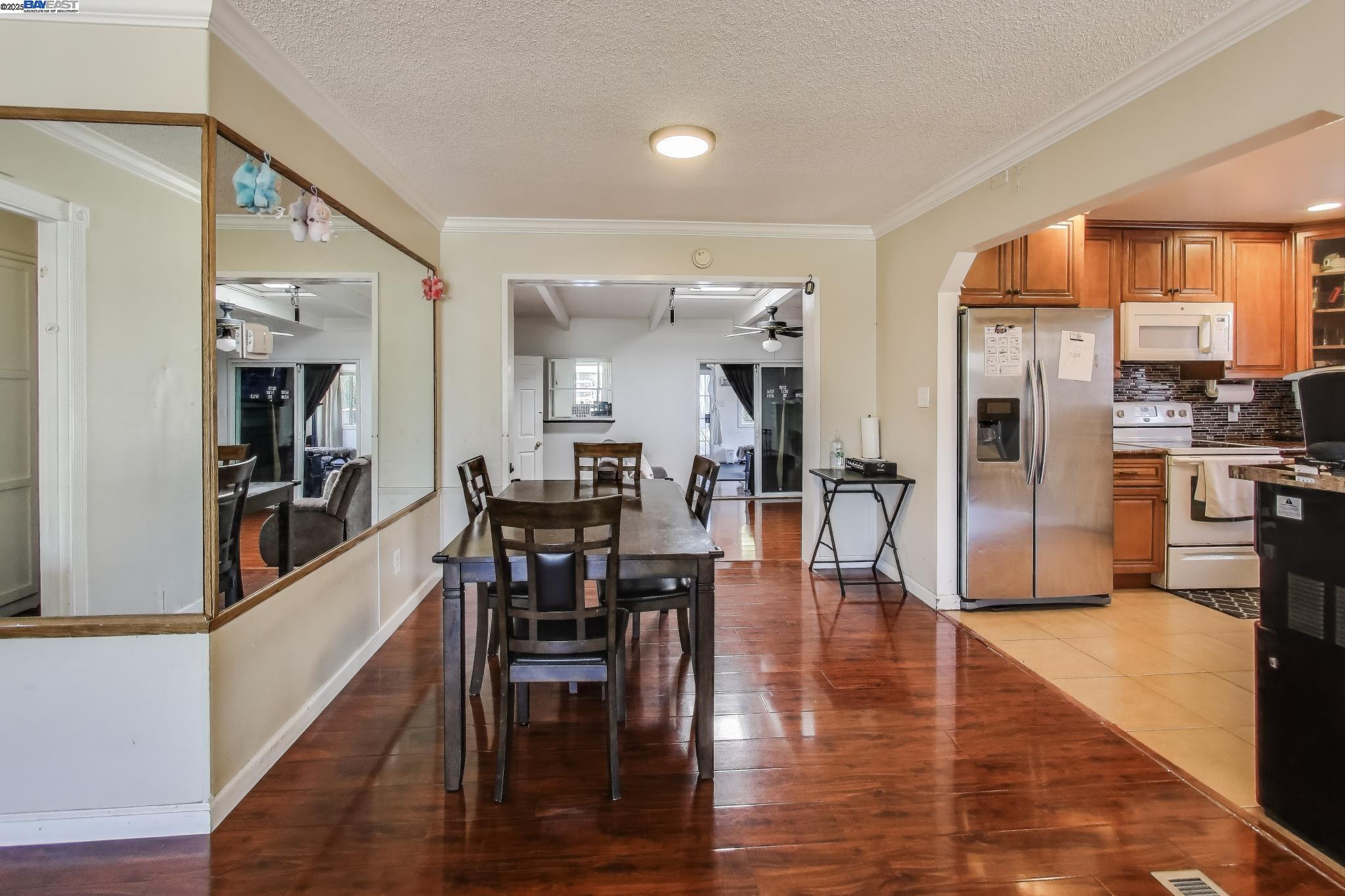 Detail Gallery Image 6 of 34 For 32364 Payne St, Hayward,  CA 94544 - 3 Beds | 2 Baths