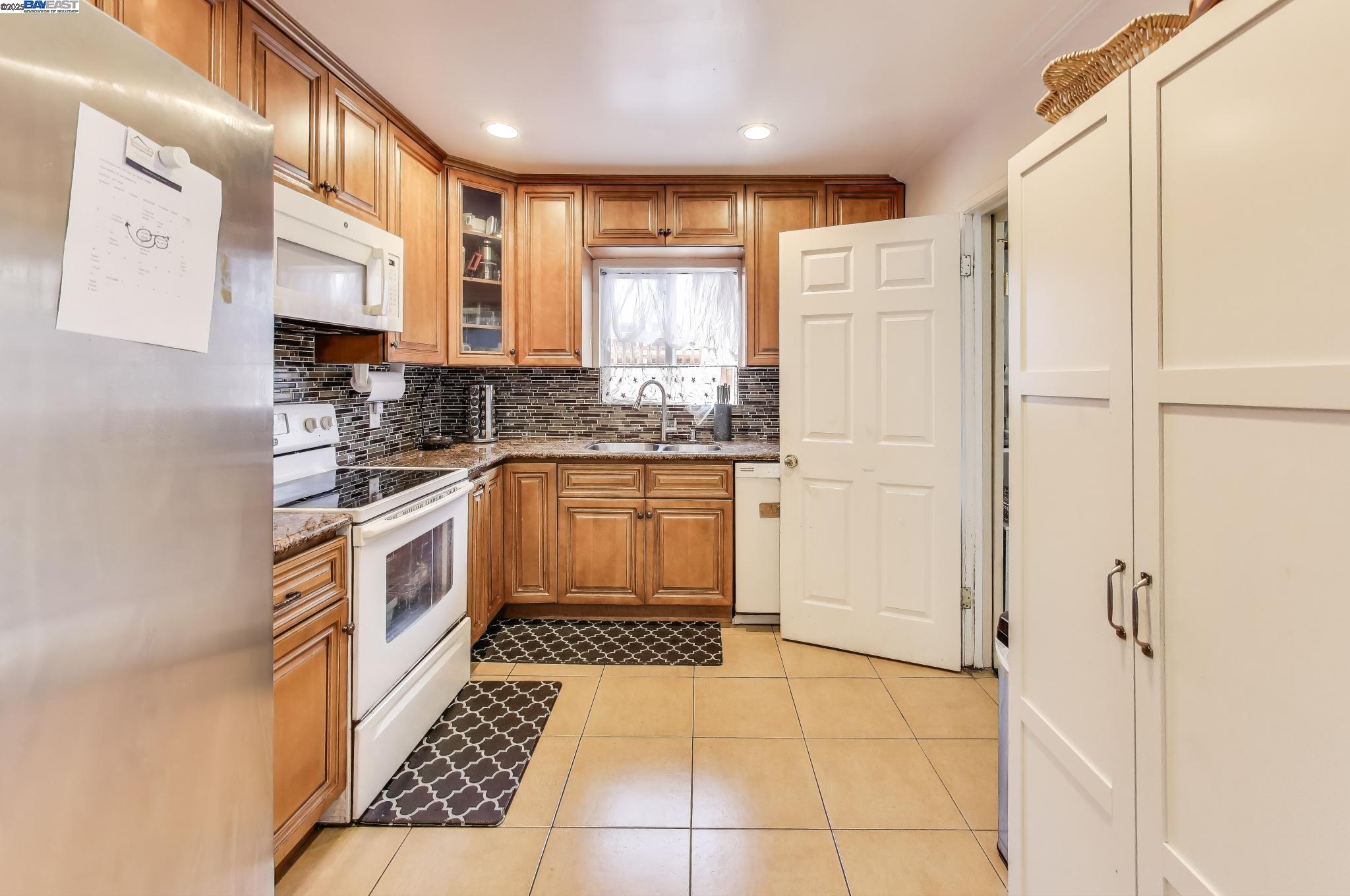 Detail Gallery Image 8 of 34 For 32364 Payne St, Hayward,  CA 94544 - 3 Beds | 2 Baths