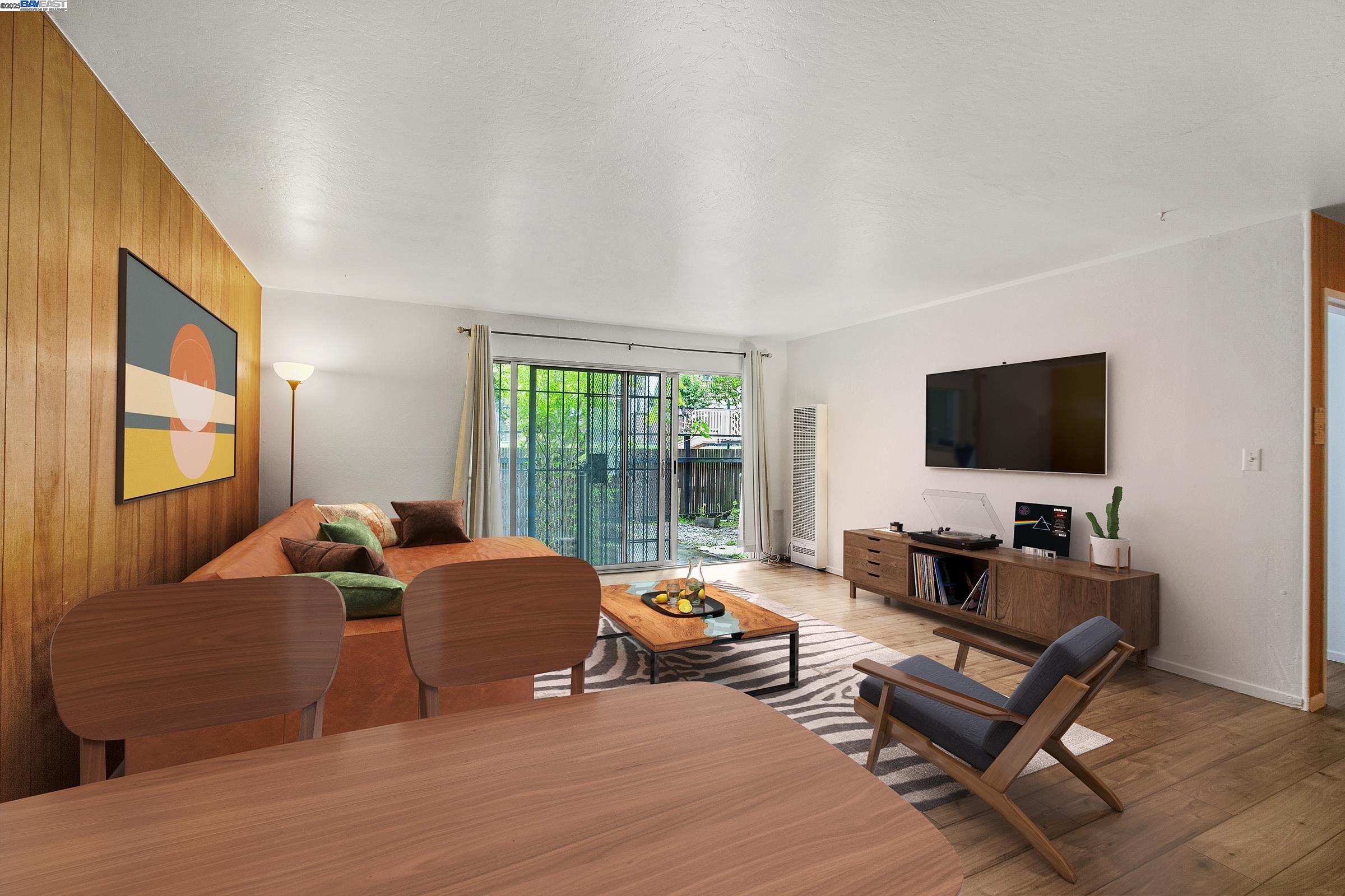 Detail Gallery Image 2 of 19 For 1540 Ofarrell St #1,  San Francisco,  CA 94115 - 3 Beds | 2 Baths
