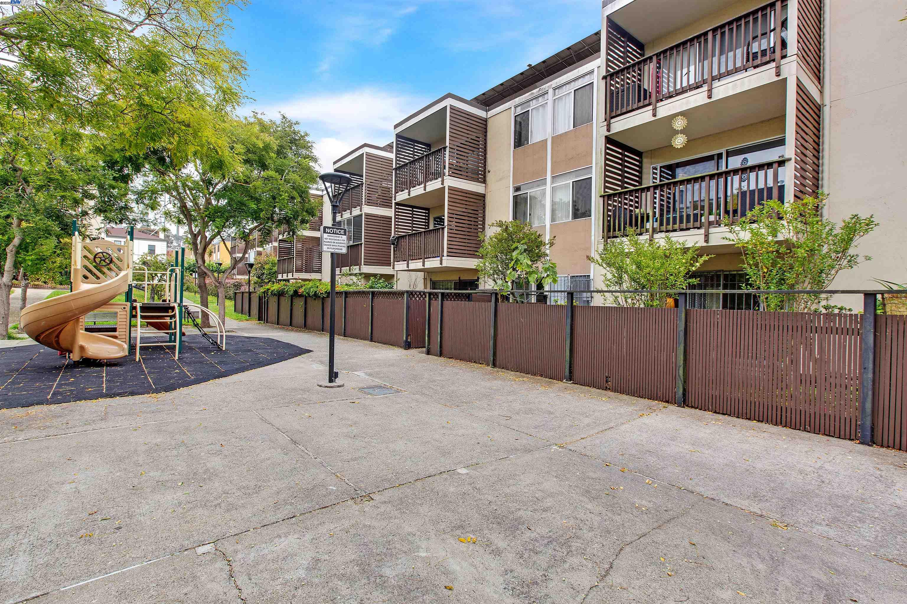Detail Gallery Image 14 of 19 For 1540 Ofarrell St #1,  San Francisco,  CA 94115 - 3 Beds | 2 Baths