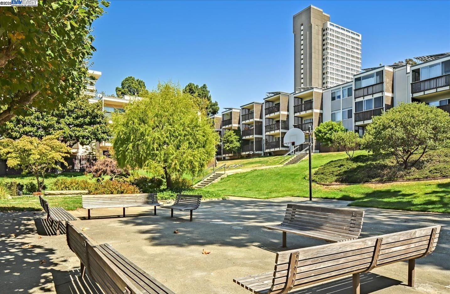 Detail Gallery Image 17 of 19 For 1540 Ofarrell St #1,  San Francisco,  CA 94115 - 3 Beds | 2 Baths