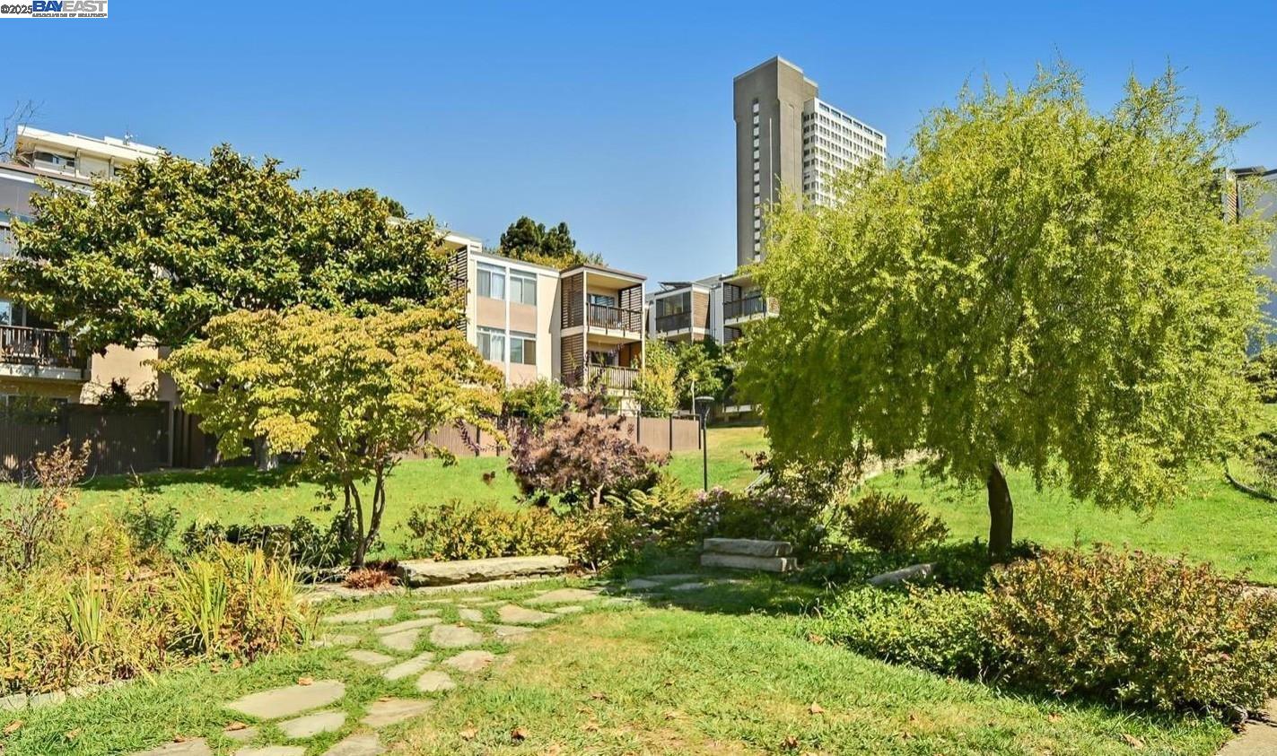 Detail Gallery Image 18 of 19 For 1540 Ofarrell St #1,  San Francisco,  CA 94115 - 3 Beds | 2 Baths
